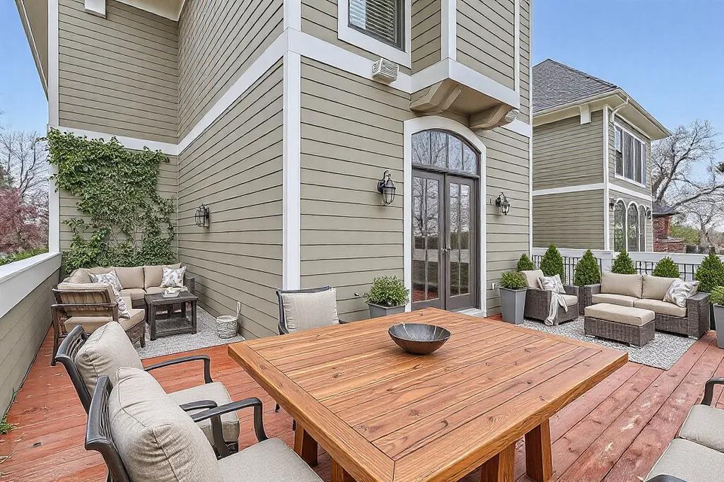 Minneapolis, Minnesota, 55405, United States, 3 Bedrooms Bedrooms, ,4 BathroomsBathrooms,Residential,Active,1769436