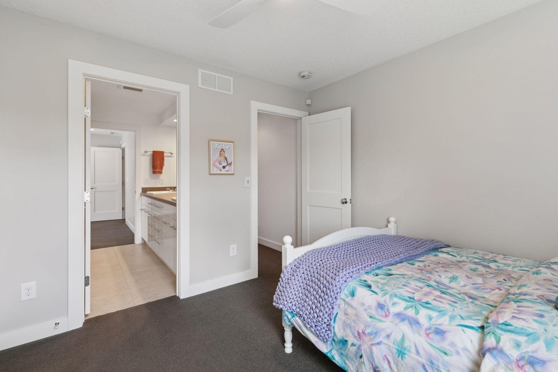 Minneapolis, Minnesota, 55410, United States, 5 Bedrooms Bedrooms, ,5 BathroomsBathrooms,Residential,Active,1929403