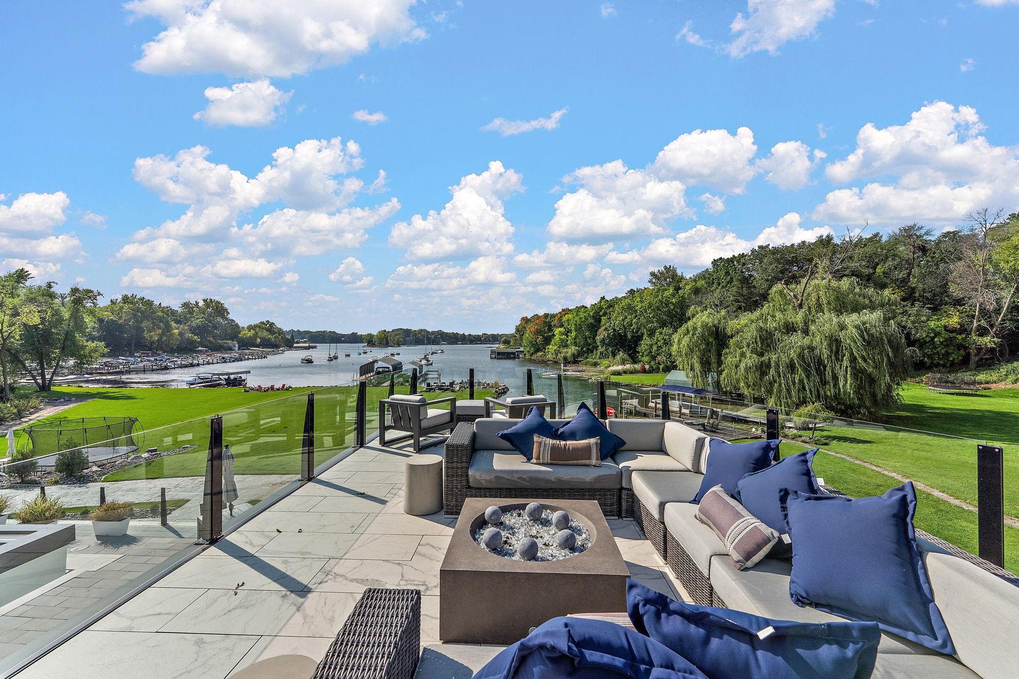 Wayzata, Minnesota, 55391, United States, 8 Bedrooms Bedrooms, ,11 BathroomsBathrooms,Residential,Active,1959932