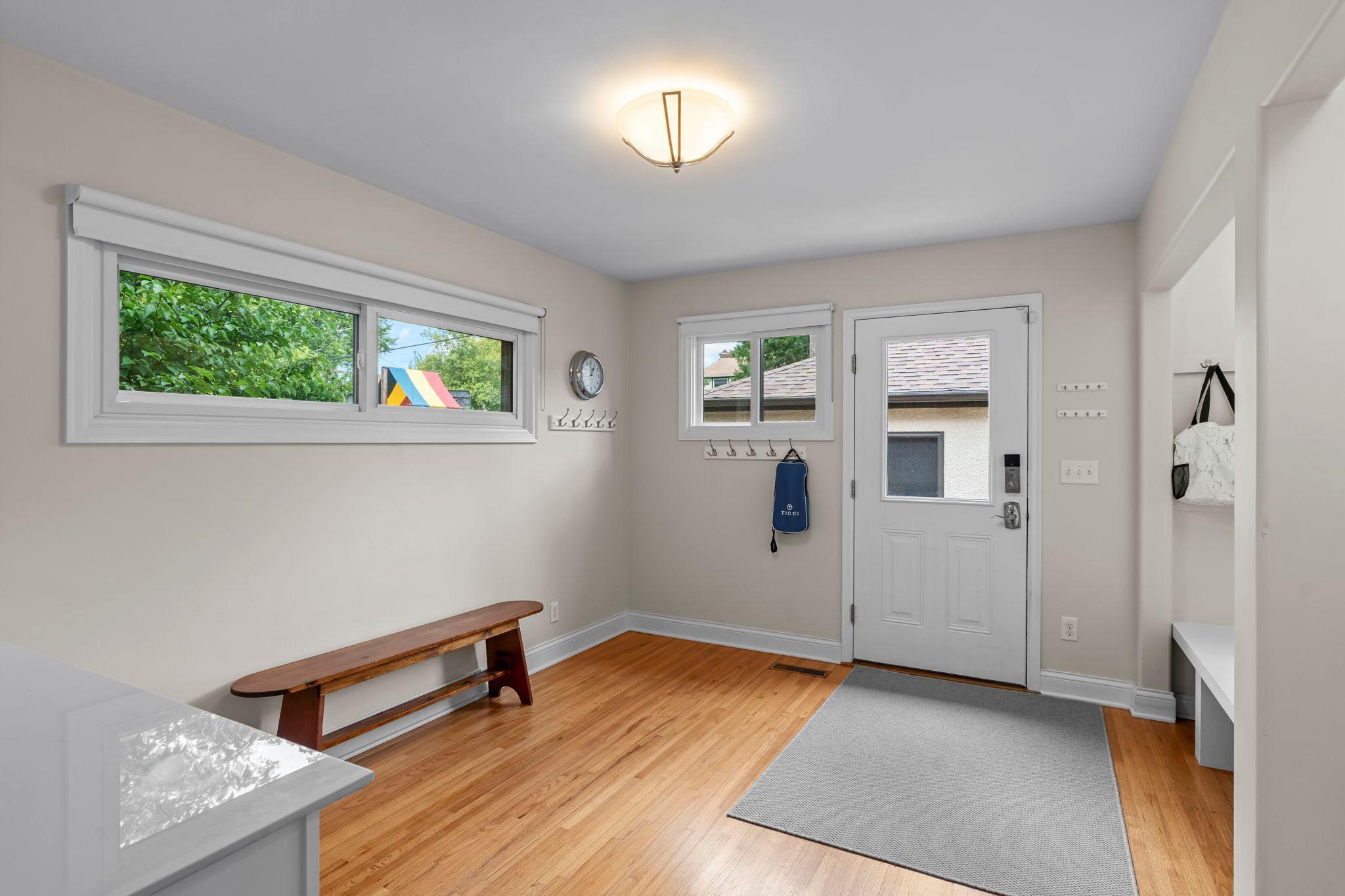 Saint Paul, Minnesota, 55116, United States, 4 Bedrooms Bedrooms, ,4 BathroomsBathrooms,Residential,Pending,1941368