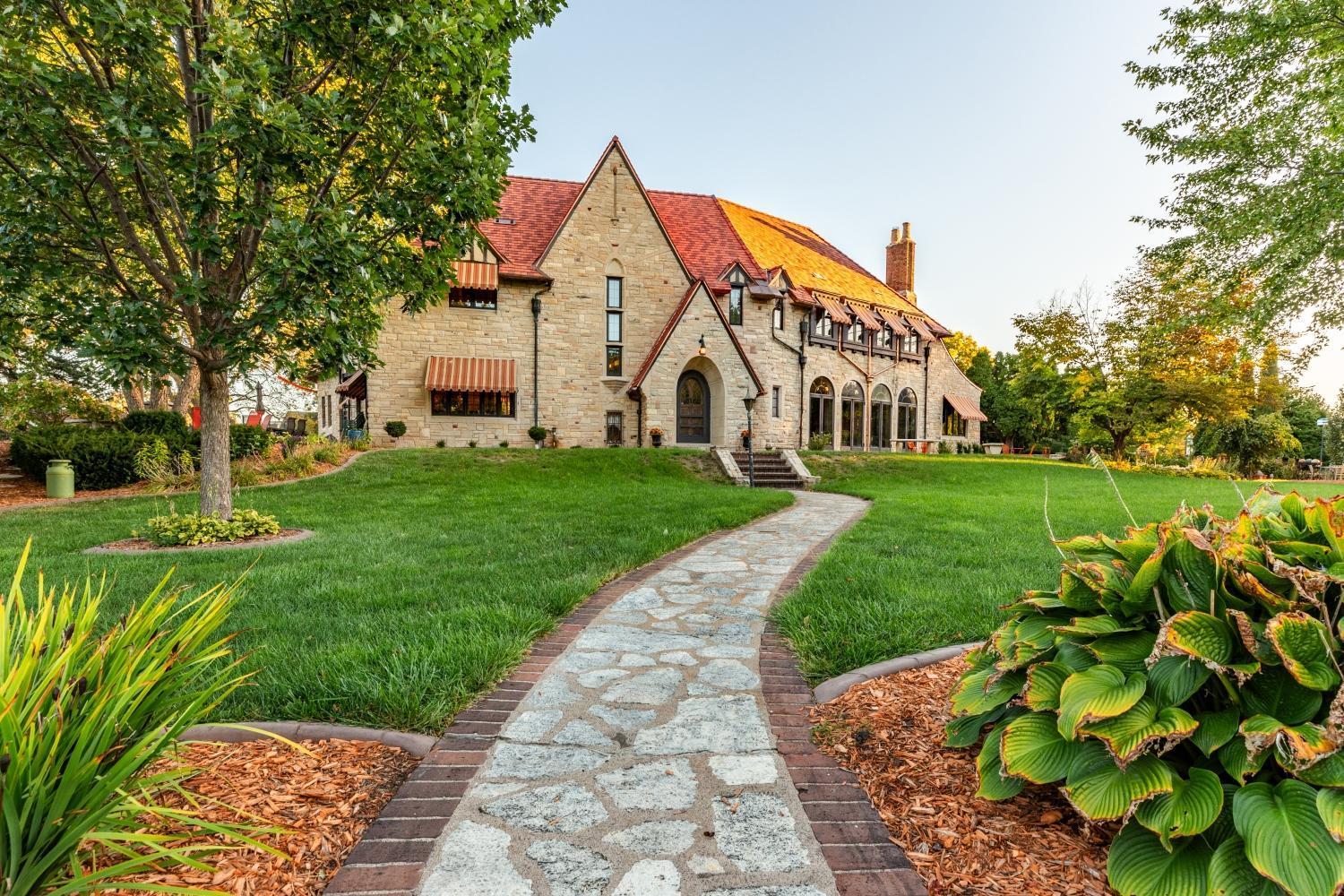 Winona, Minnesota, 55987, United States, 6 Bedrooms Bedrooms, ,6 BathroomsBathrooms,Residential,Active,1926925