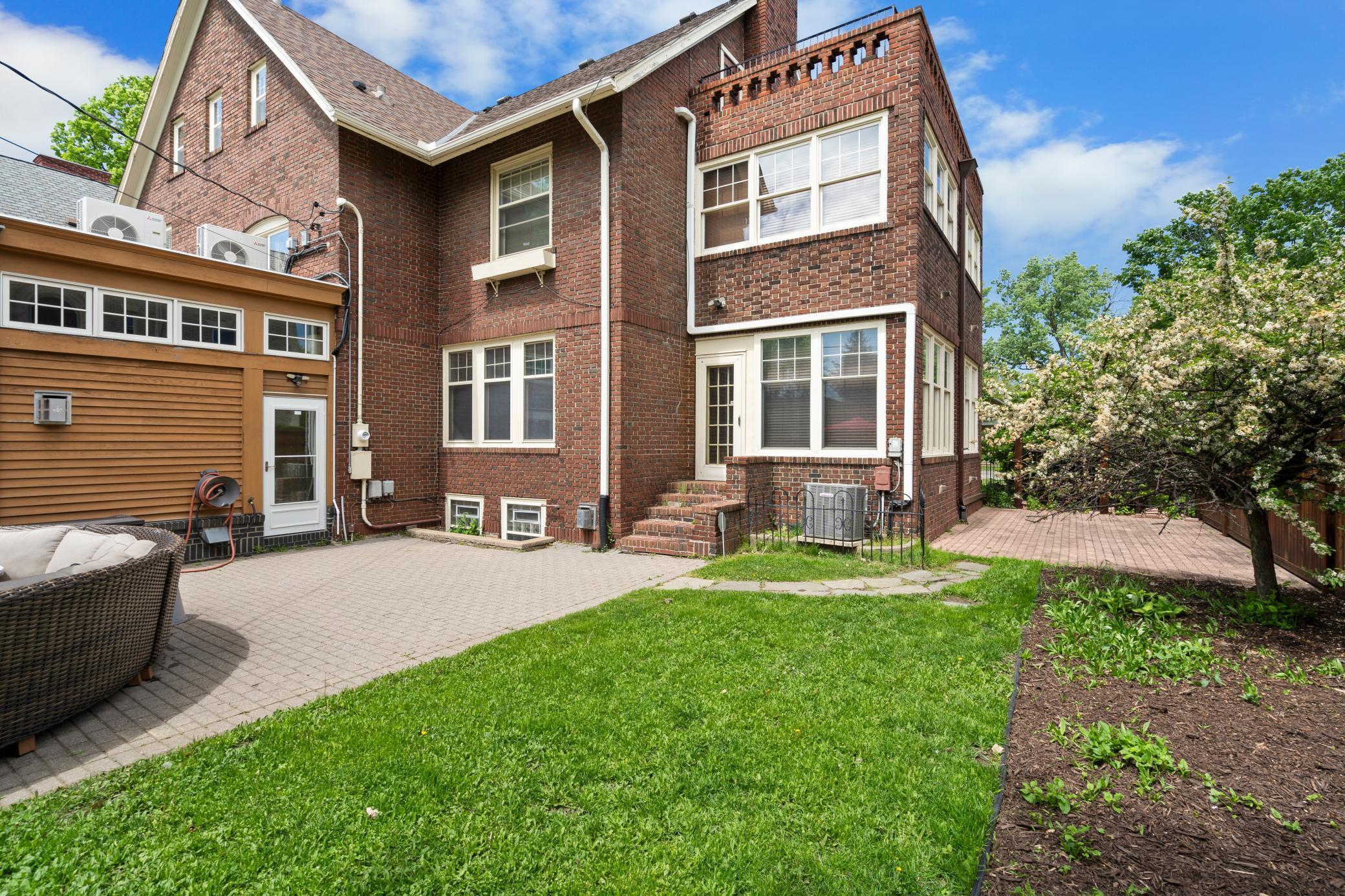 Saint Paul, Minnesota, 55105, United States, 6 Bedrooms Bedrooms, ,5 BathroomsBathrooms,Residential,Pending,2011867