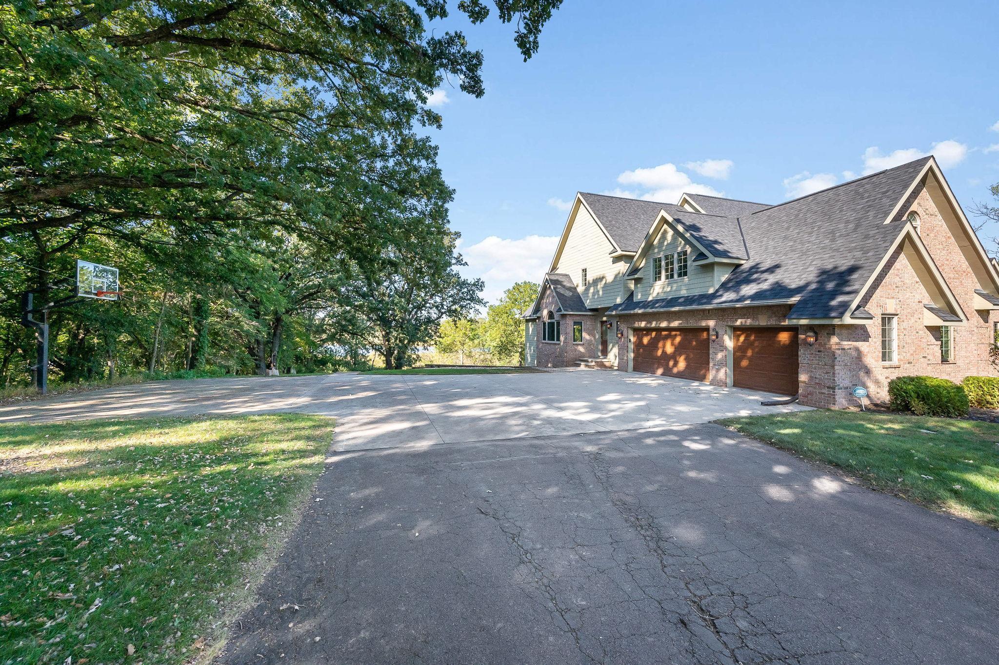 Fairmont, Minnesota, 56031, United States, 5 Bedrooms Bedrooms, ,6 BathroomsBathrooms,Residential,Active,1953012