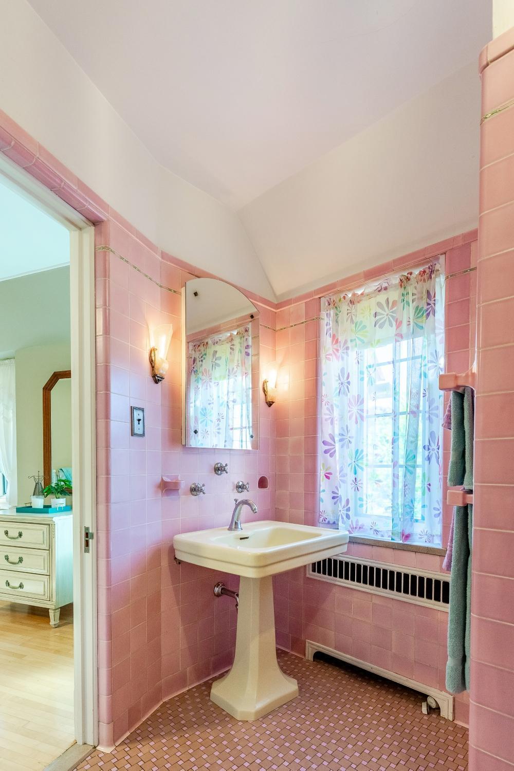 Winona, Minnesota, 55987, United States, 6 Bedrooms Bedrooms, ,6 BathroomsBathrooms,Residential,Active,1926925