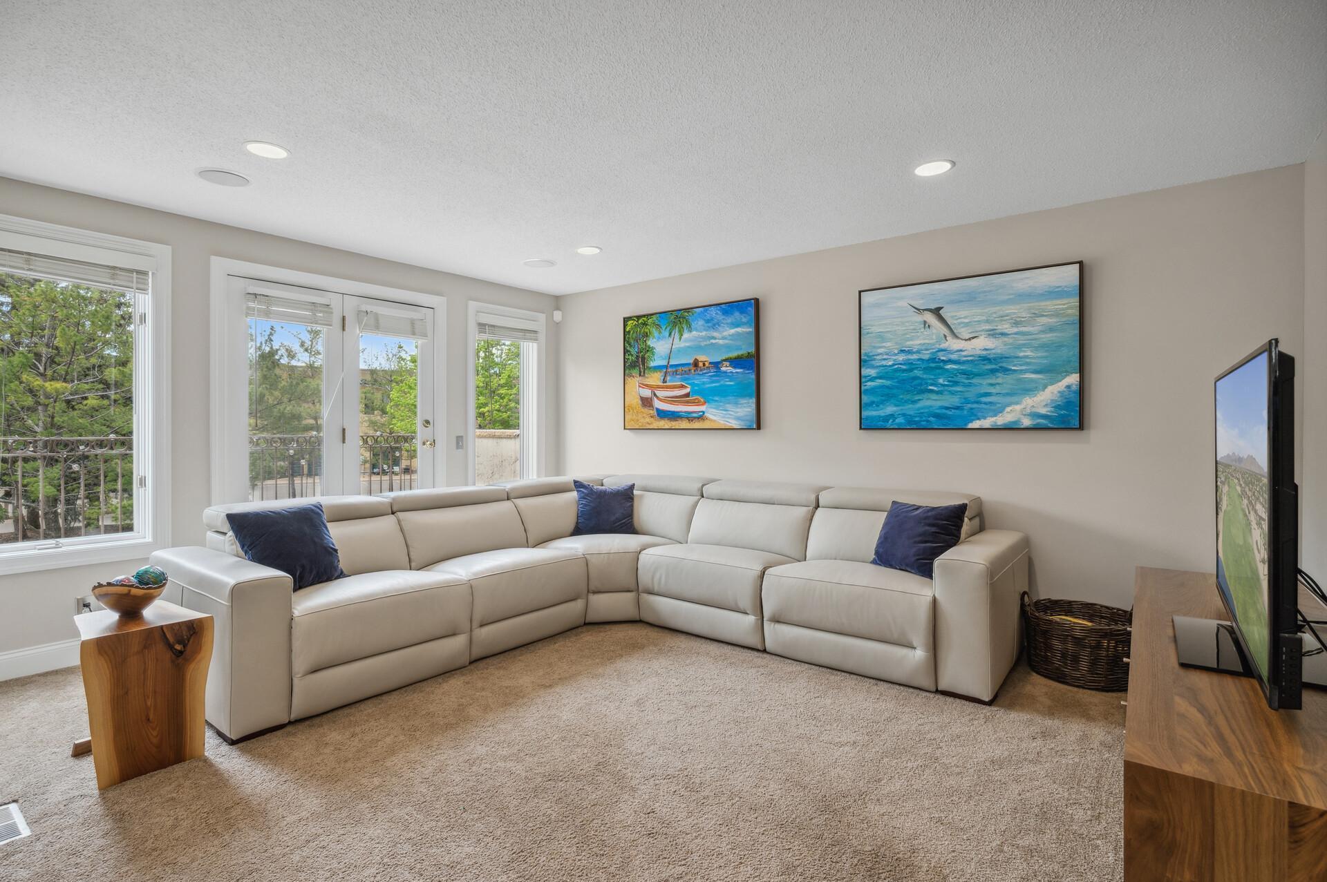 Minneapolis, Minnesota, 55401, United States, 4 Bedrooms Bedrooms, ,4 BathroomsBathrooms,Residential,Active,2003546