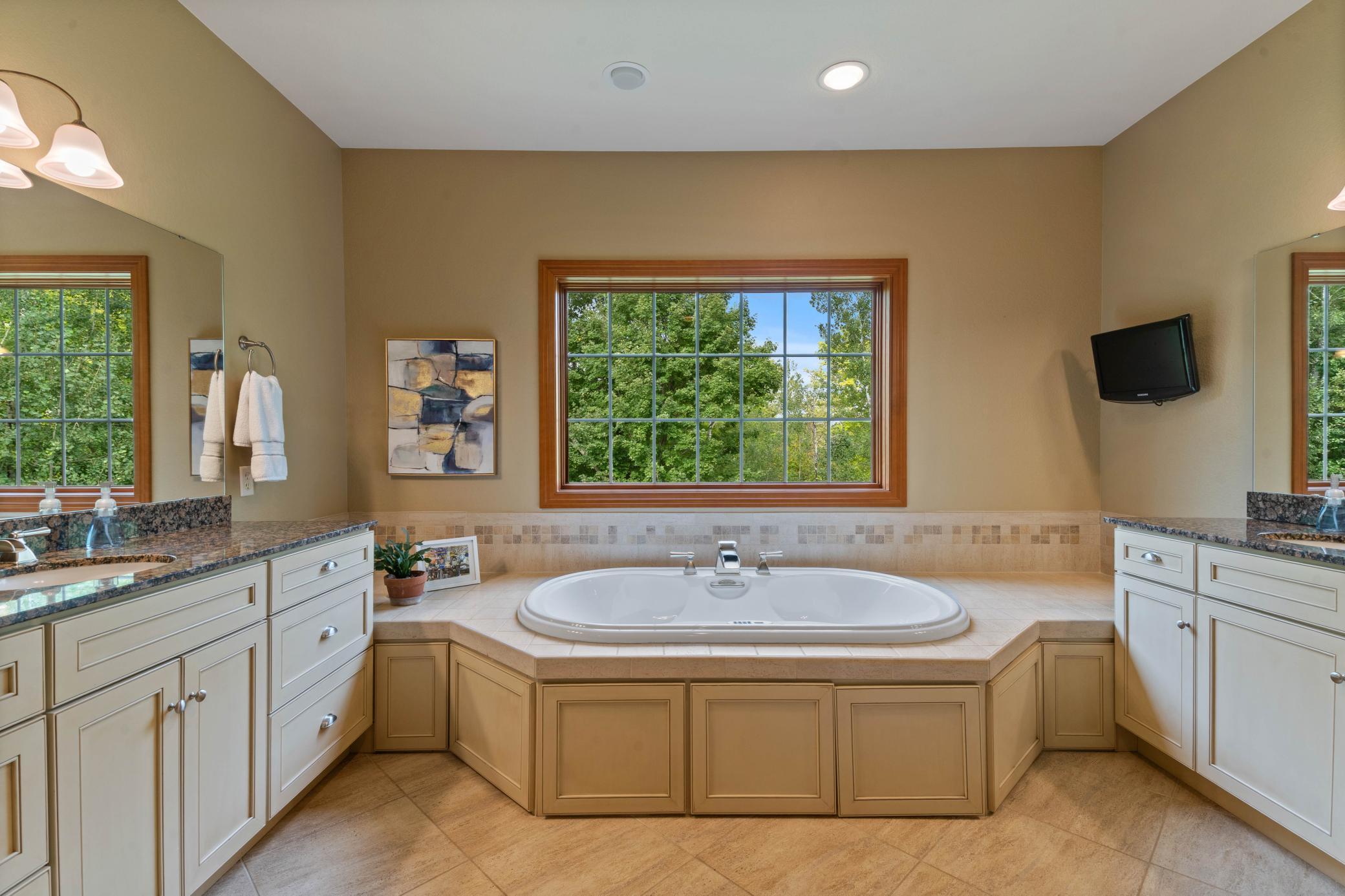 Duluth, Minnesota, 55811, United States, 4 Bedrooms Bedrooms, ,4 BathroomsBathrooms,Residential,Active,1936415