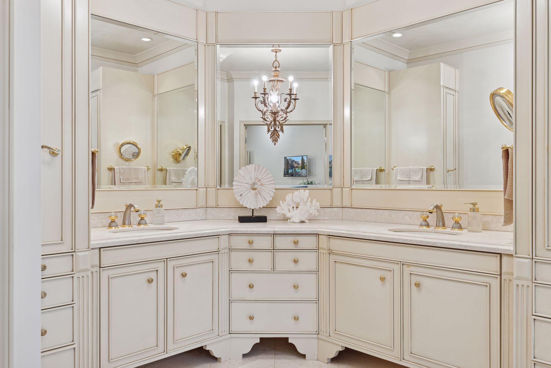 Eden Prairie, Minnesota, 55347, United States, 4 Bedrooms Bedrooms, ,5 BathroomsBathrooms,Residential,Active,1900199