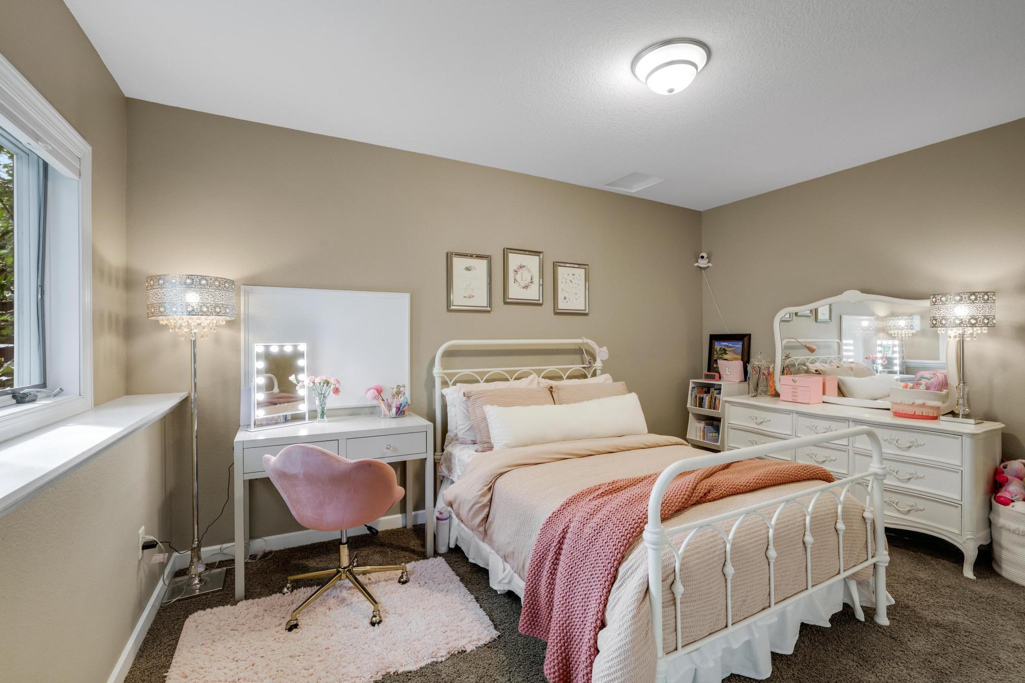 Prescott, Wisconsin, 54021, United States, 5 Bedrooms Bedrooms, ,4 BathroomsBathrooms,Residential,Active,1961932