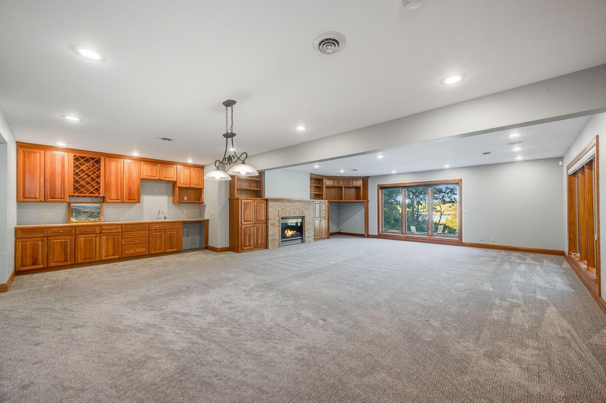 Fairmont, Minnesota, 56031, United States, 5 Bedrooms Bedrooms, ,6 BathroomsBathrooms,Residential,Active,1953012
