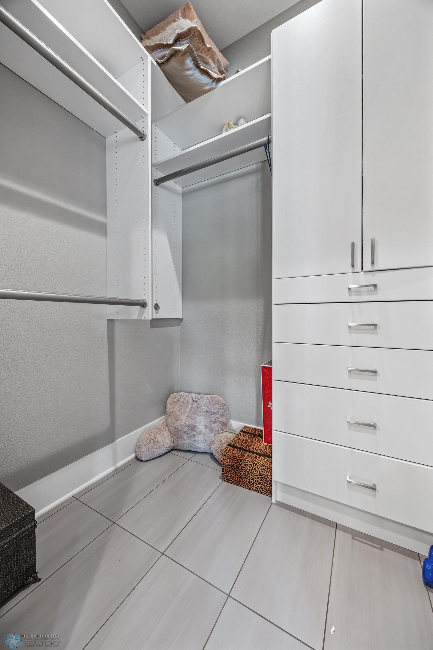 Fargo, North Dakota, 58104, United States, 5 Bedrooms Bedrooms, ,7 BathroomsBathrooms,Residential,Active,1941361