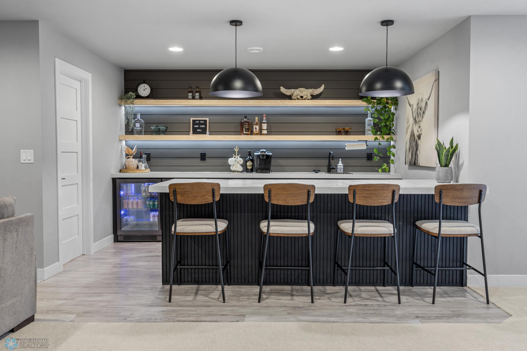 Oxbow, North Dakota, 58047, United States, 5 Bedrooms Bedrooms, ,3 BathroomsBathrooms,Residential,Active,1926894