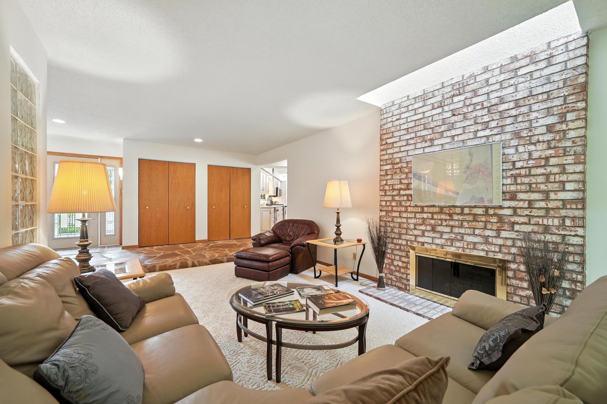 Orono, Minnesota, 55391, United States, 4 Bedrooms Bedrooms, ,3 BathroomsBathrooms,Residential,Active,1999170