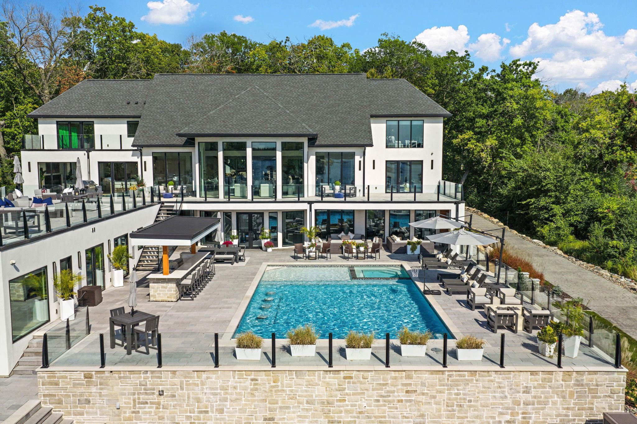 Wayzata, Minnesota, 55391, United States, 8 Bedrooms Bedrooms, ,11 BathroomsBathrooms,Residential,Active,1959932