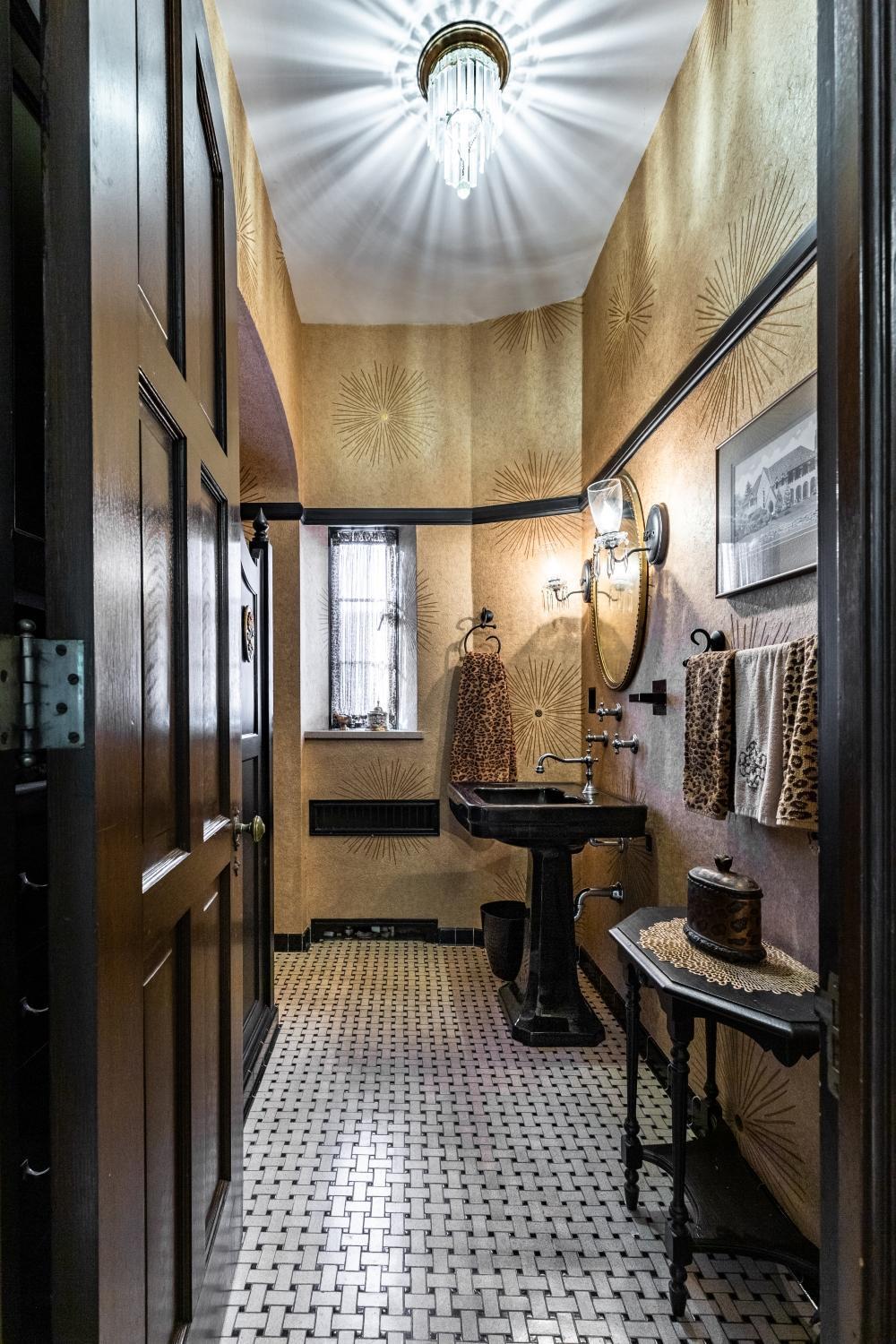 Winona, Minnesota, 55987, United States, 6 Bedrooms Bedrooms, ,6 BathroomsBathrooms,Residential,Active,1926925