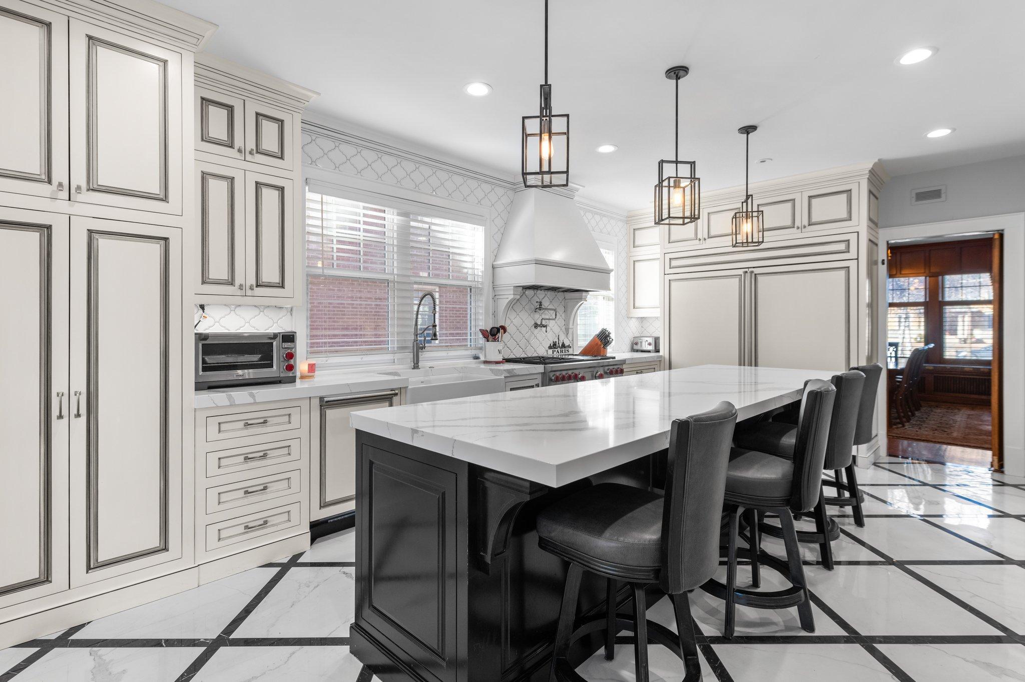 Saint Paul, Minnesota, 55105, United States, 6 Bedrooms Bedrooms, ,5 BathroomsBathrooms,Residential,Pending,2011867