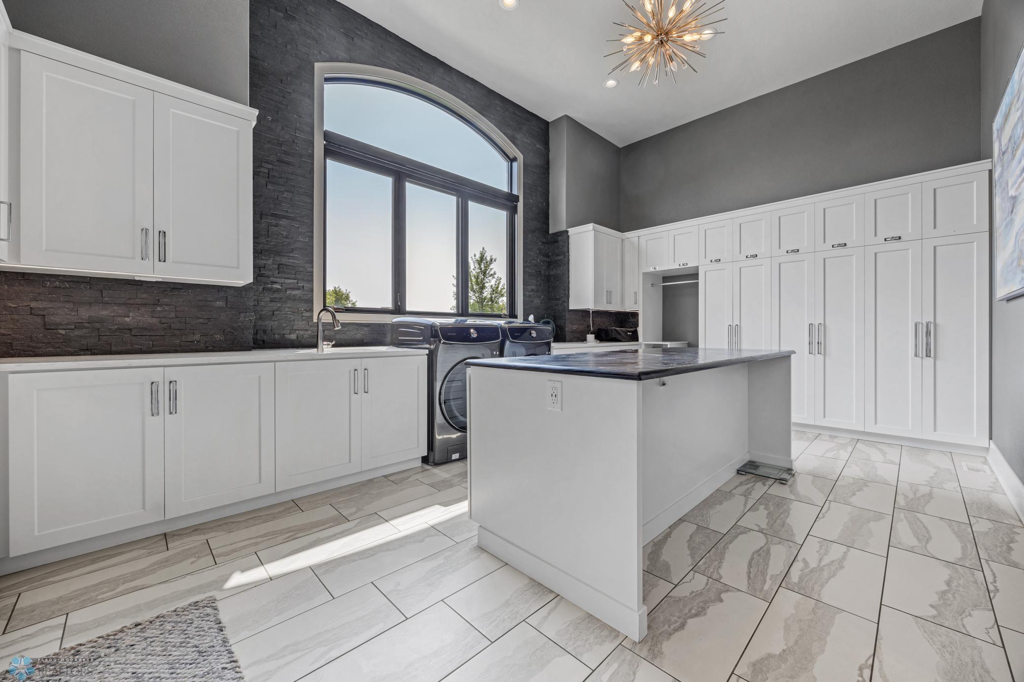 Fargo, North Dakota, 58104, United States, 5 Bedrooms Bedrooms, ,7 BathroomsBathrooms,Residential,Active,1941361