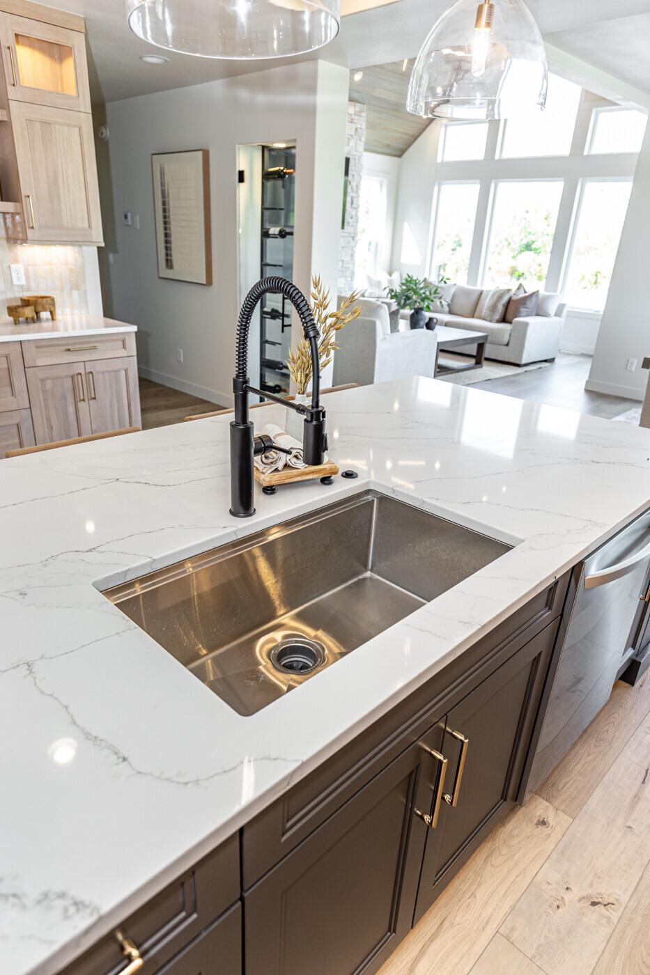 Fargo, North Dakota, 58104, United States, 6 Bedrooms Bedrooms, ,5 BathroomsBathrooms,Residential,Active,2010195