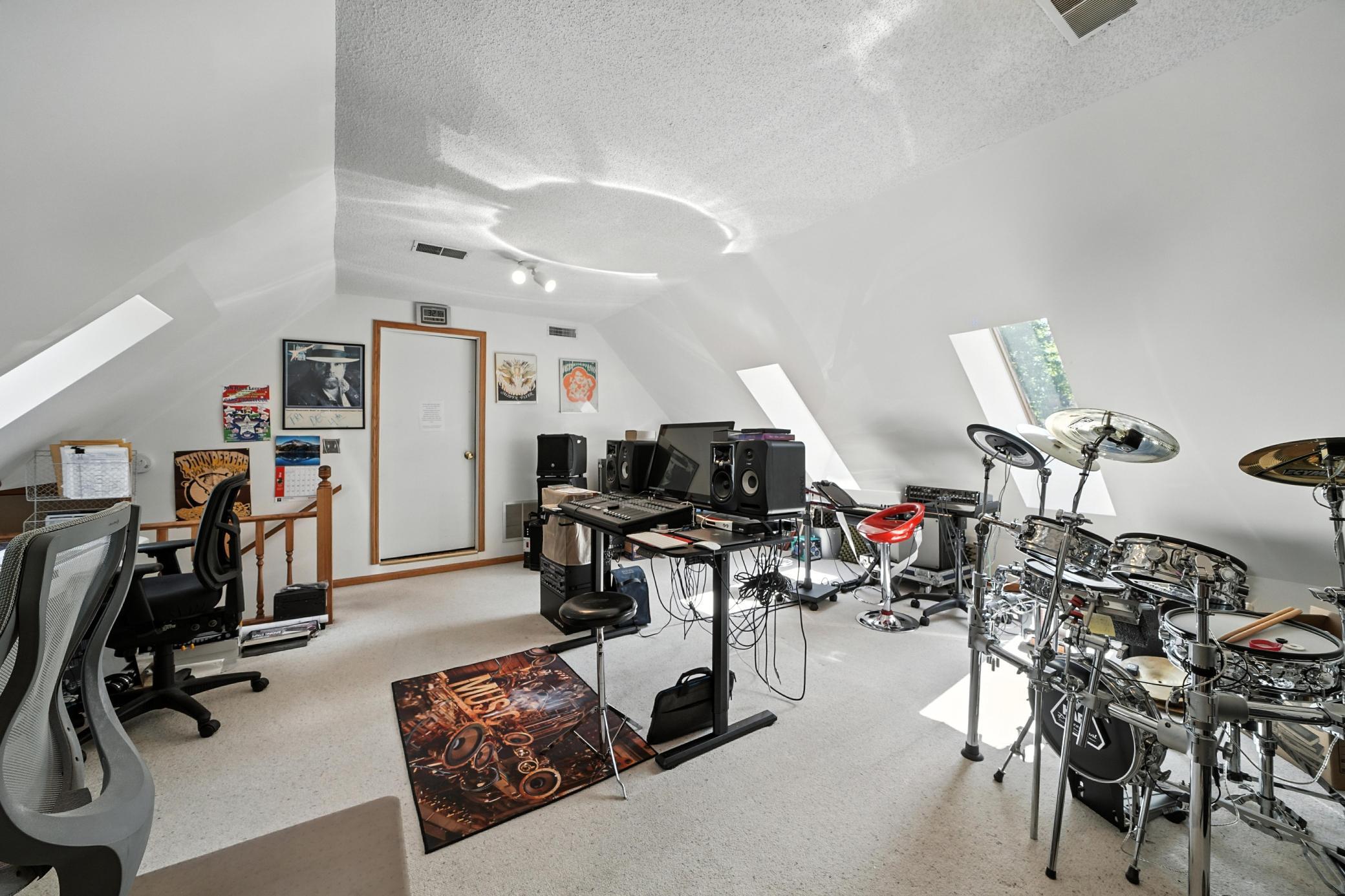 Orono, Minnesota, 55391, United States, 4 Bedrooms Bedrooms, ,3 BathroomsBathrooms,Residential,Active,1999170