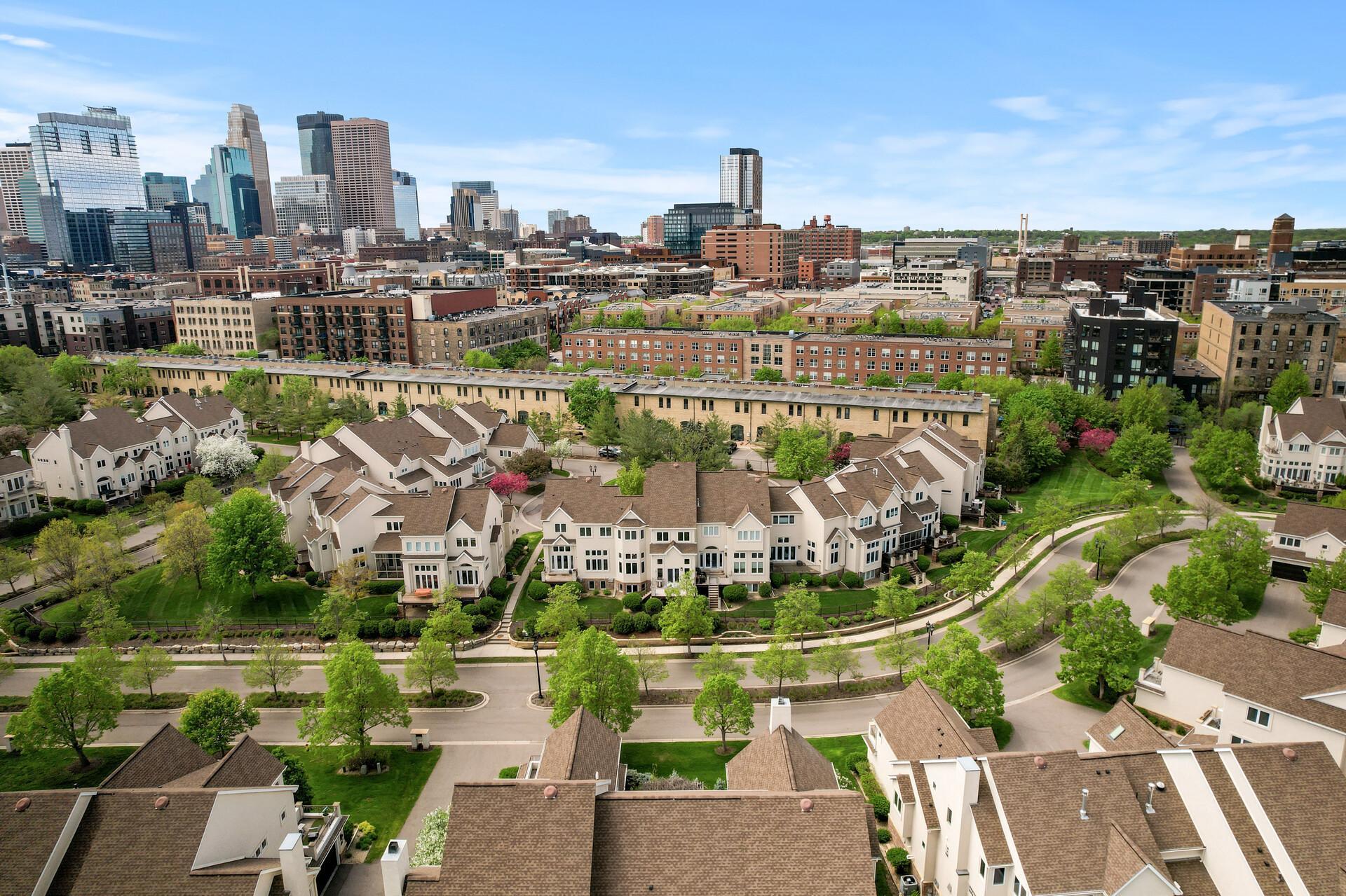 Minneapolis, Minnesota, 55401, United States, 4 Bedrooms Bedrooms, ,4 BathroomsBathrooms,Residential,Active,2003546