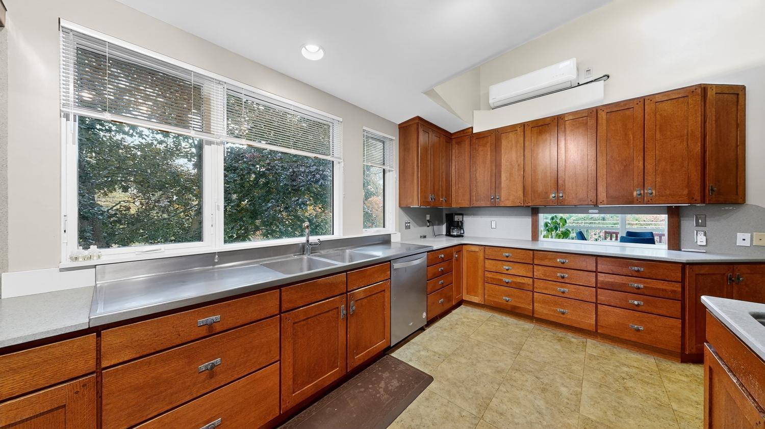 Rochester, Minnesota, 55902, United States, 10 Bedrooms Bedrooms, ,6 BathroomsBathrooms,Residential,Active,1970931