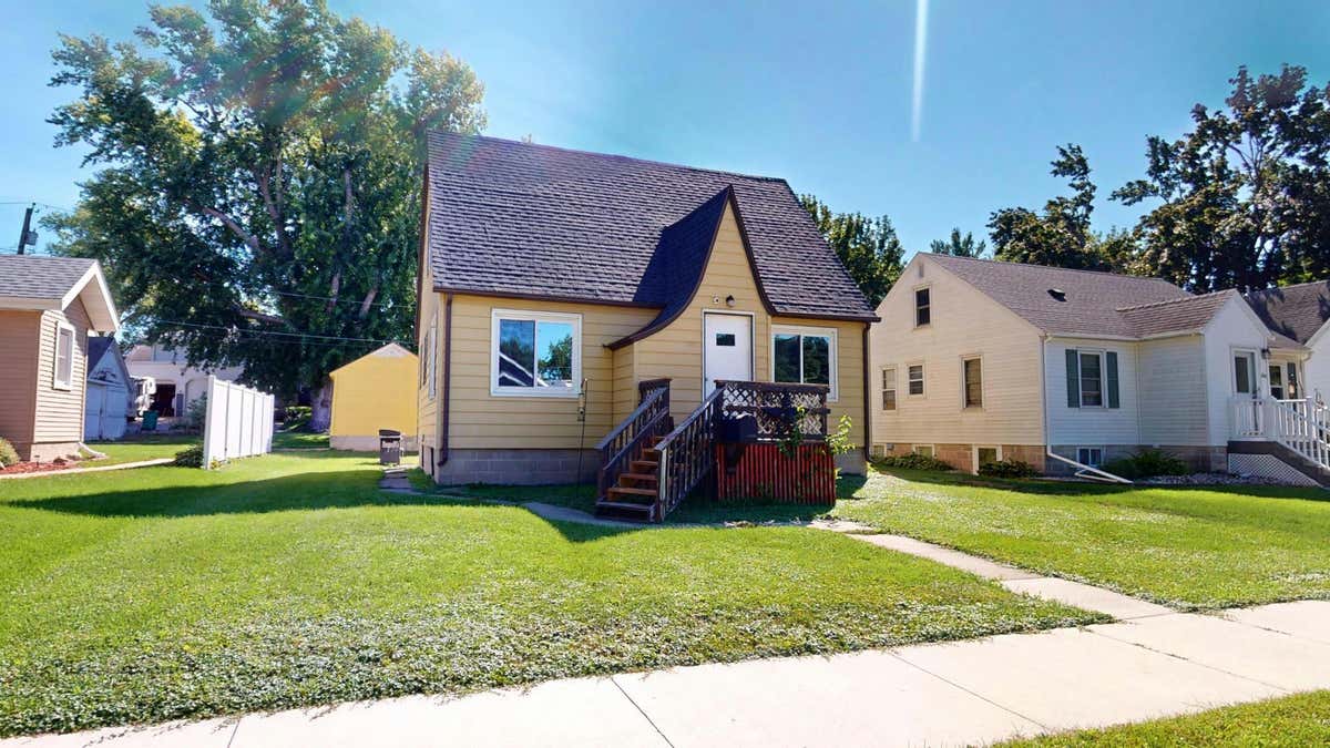 808 FREEBORN AVE, ALBERT LEA, MN 56007, photo 1 of 30