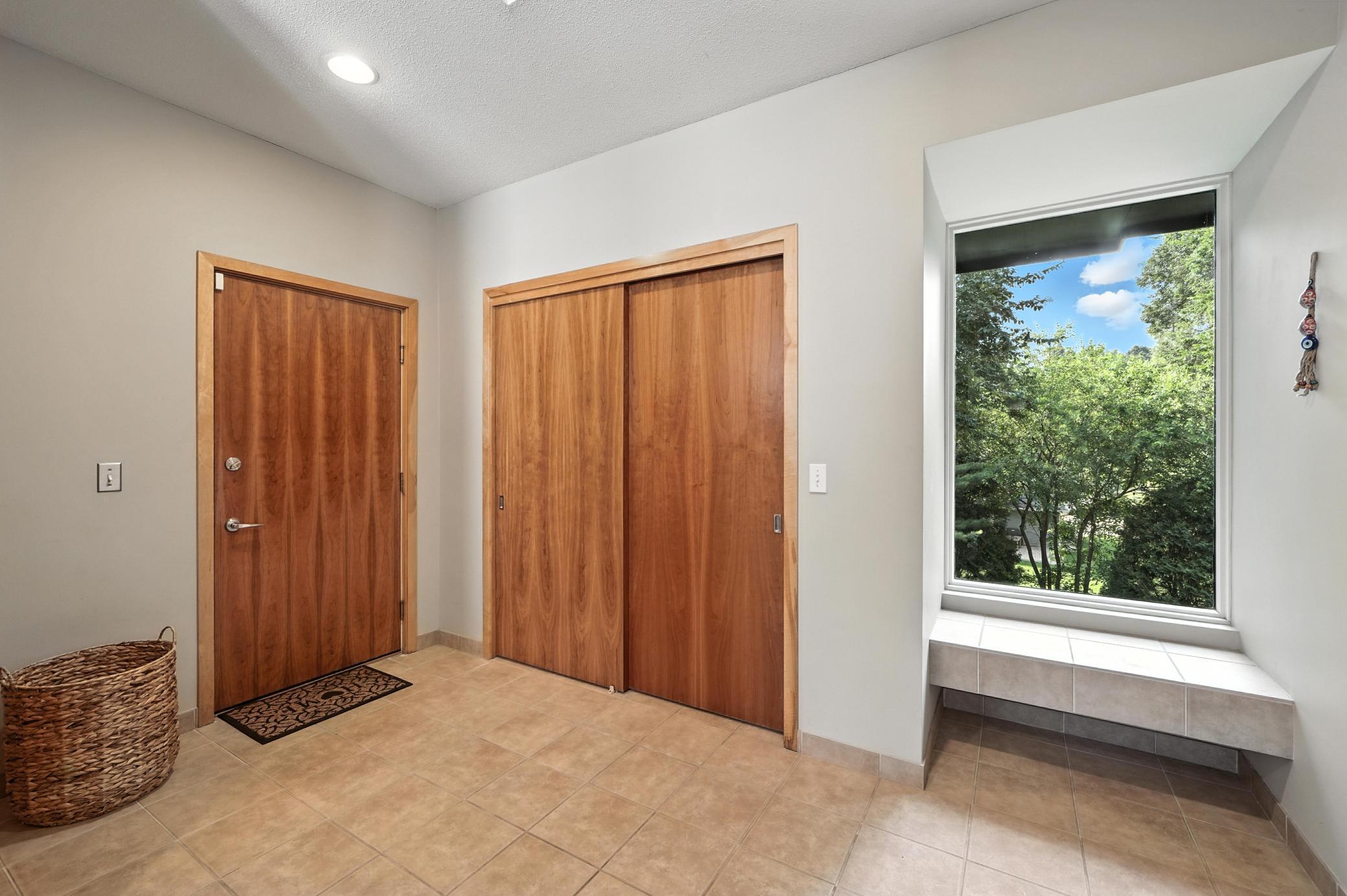 Minnetonka, Minnesota, 55345, United States, ,3 BathroomsBathrooms,Residential,Active,1894771