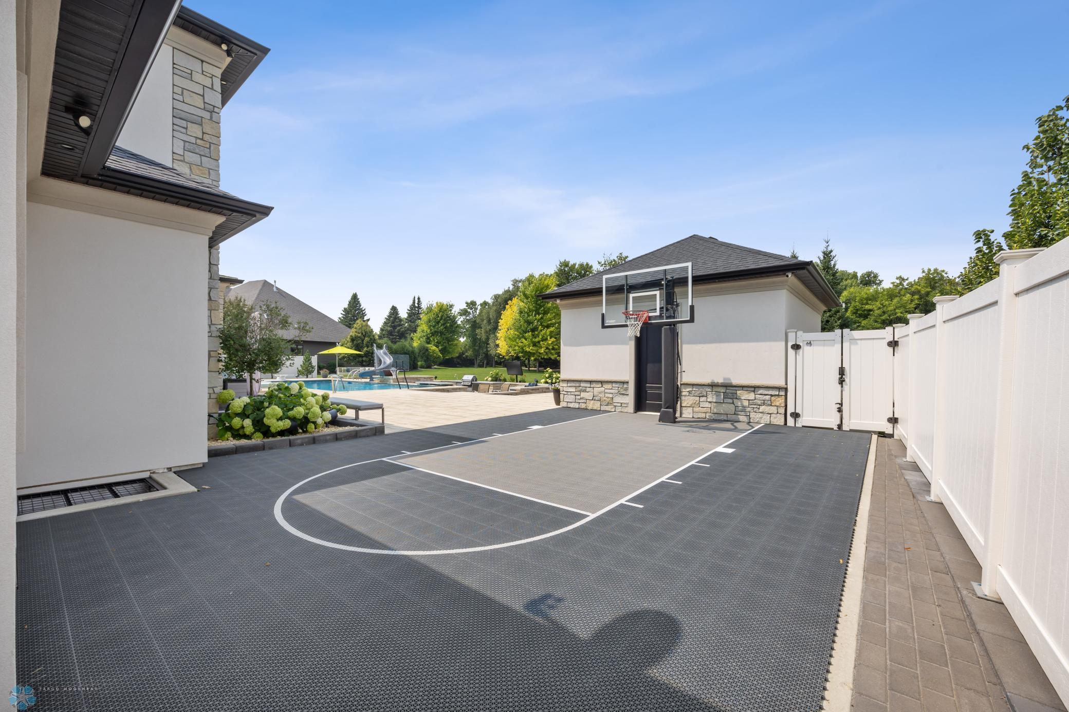 Fargo, North Dakota, 58104, United States, 5 Bedrooms Bedrooms, ,7 BathroomsBathrooms,Residential,Active,1941361