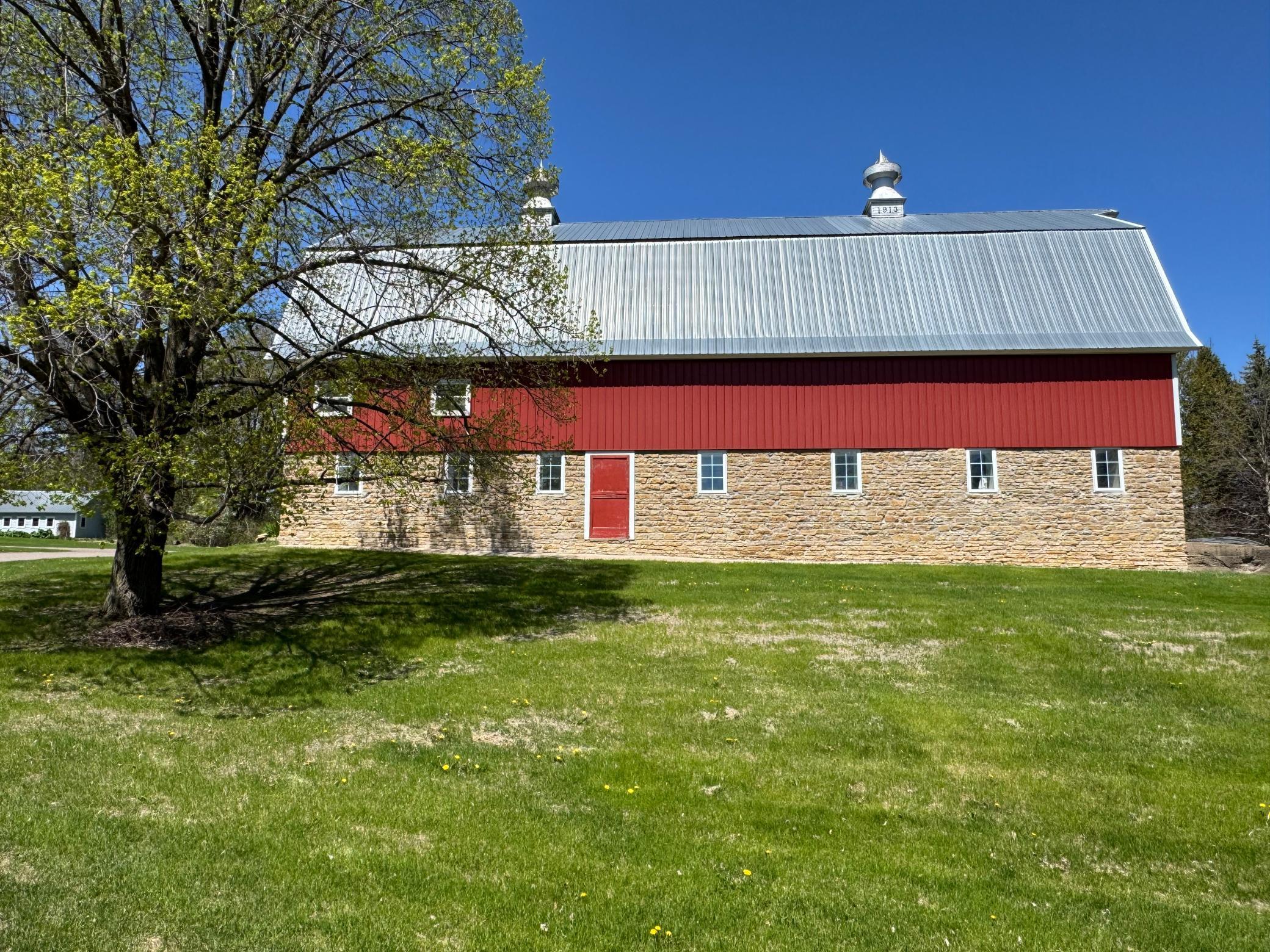 Northfield, Minnesota, 55057, United States, 3 Bedrooms Bedrooms, ,3 BathroomsBathrooms,Residential,Active,1920261