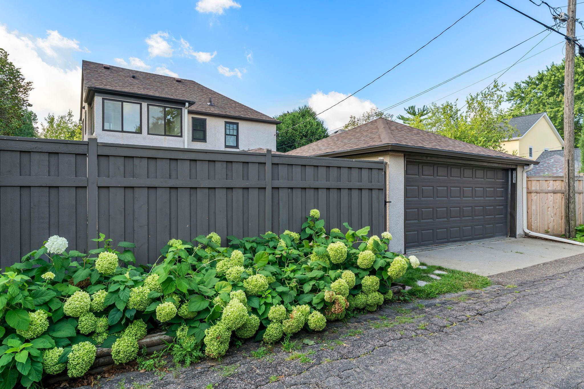 Saint Paul, Minnesota, 55116, United States, 4 Bedrooms Bedrooms, ,4 BathroomsBathrooms,Residential,Pending,1941368