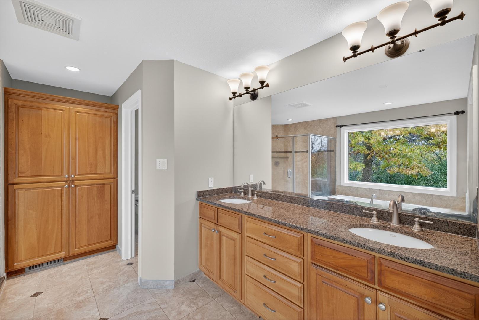 Rochester, Minnesota, 55902, United States, 6 Bedrooms Bedrooms, ,5 BathroomsBathrooms,Residential,Active,1995276