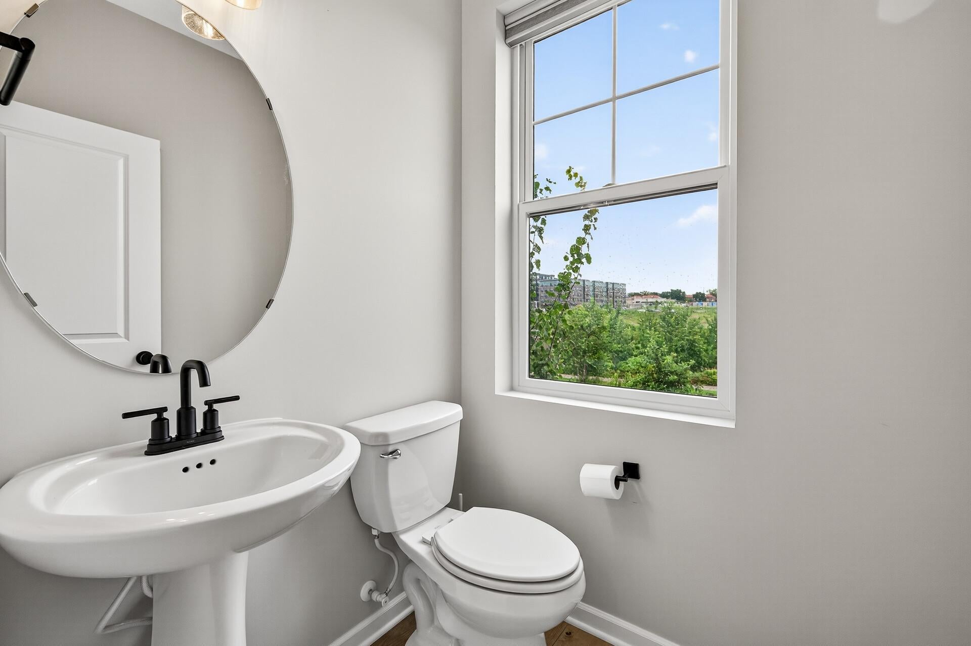 Saint Paul, Minnesota, 55116, United States, 4 Bedrooms Bedrooms, ,4 BathroomsBathrooms,Residential,Active,2003561