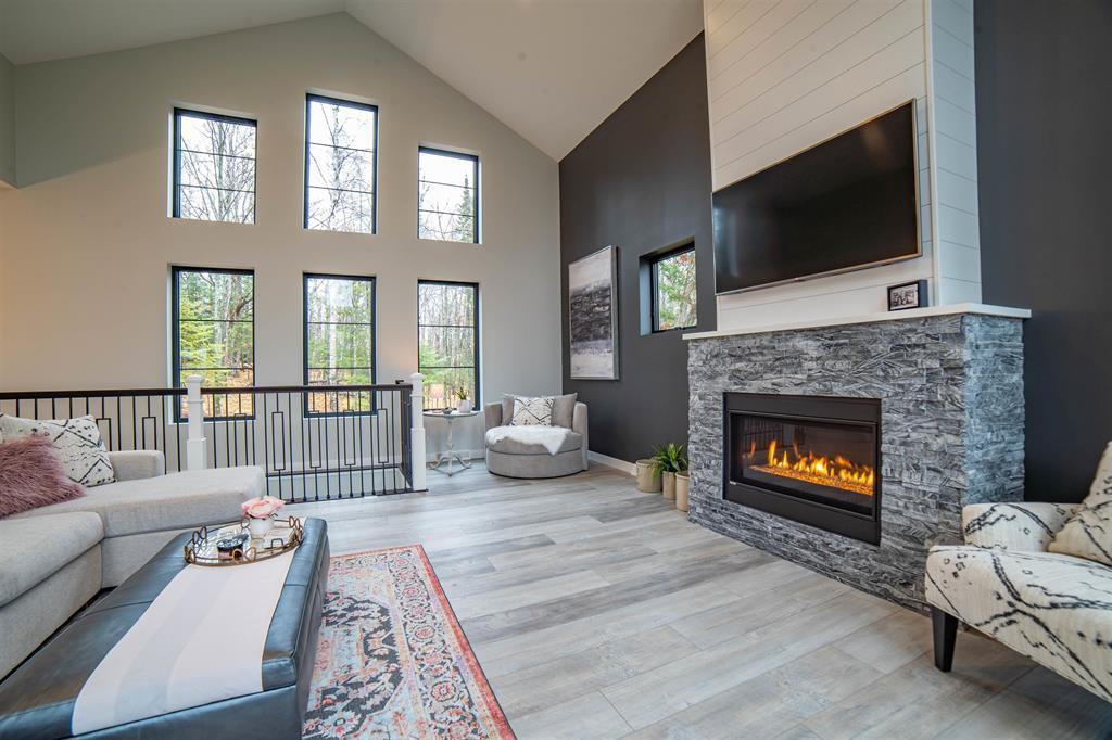 Duluth, Minnesota, 55811, United States, 3 Bedrooms Bedrooms, ,3 BathroomsBathrooms,Residential,Active,1963384