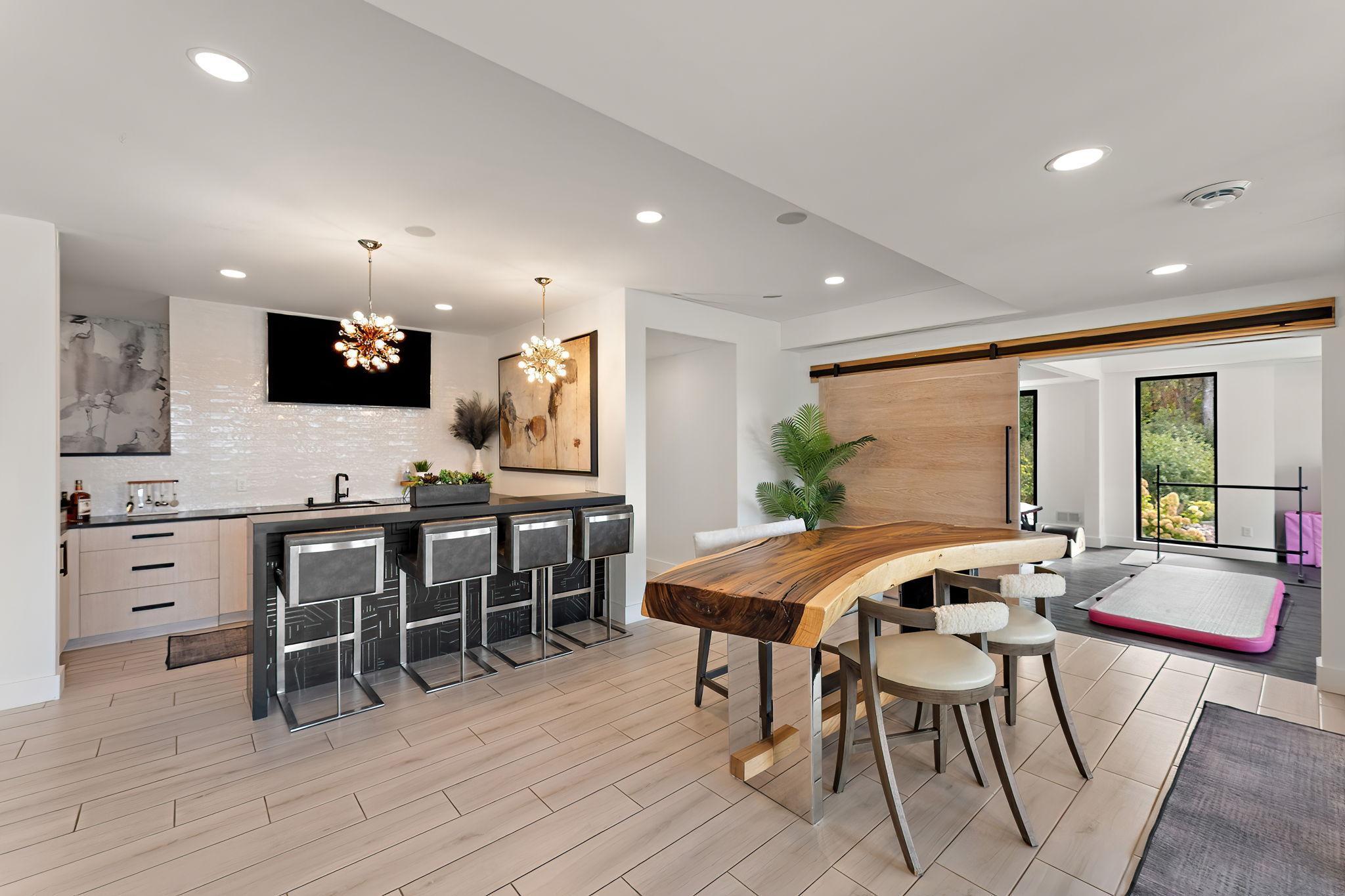 Wayzata, Minnesota, 55391, United States, 8 Bedrooms Bedrooms, ,11 BathroomsBathrooms,Residential,Active,1959932