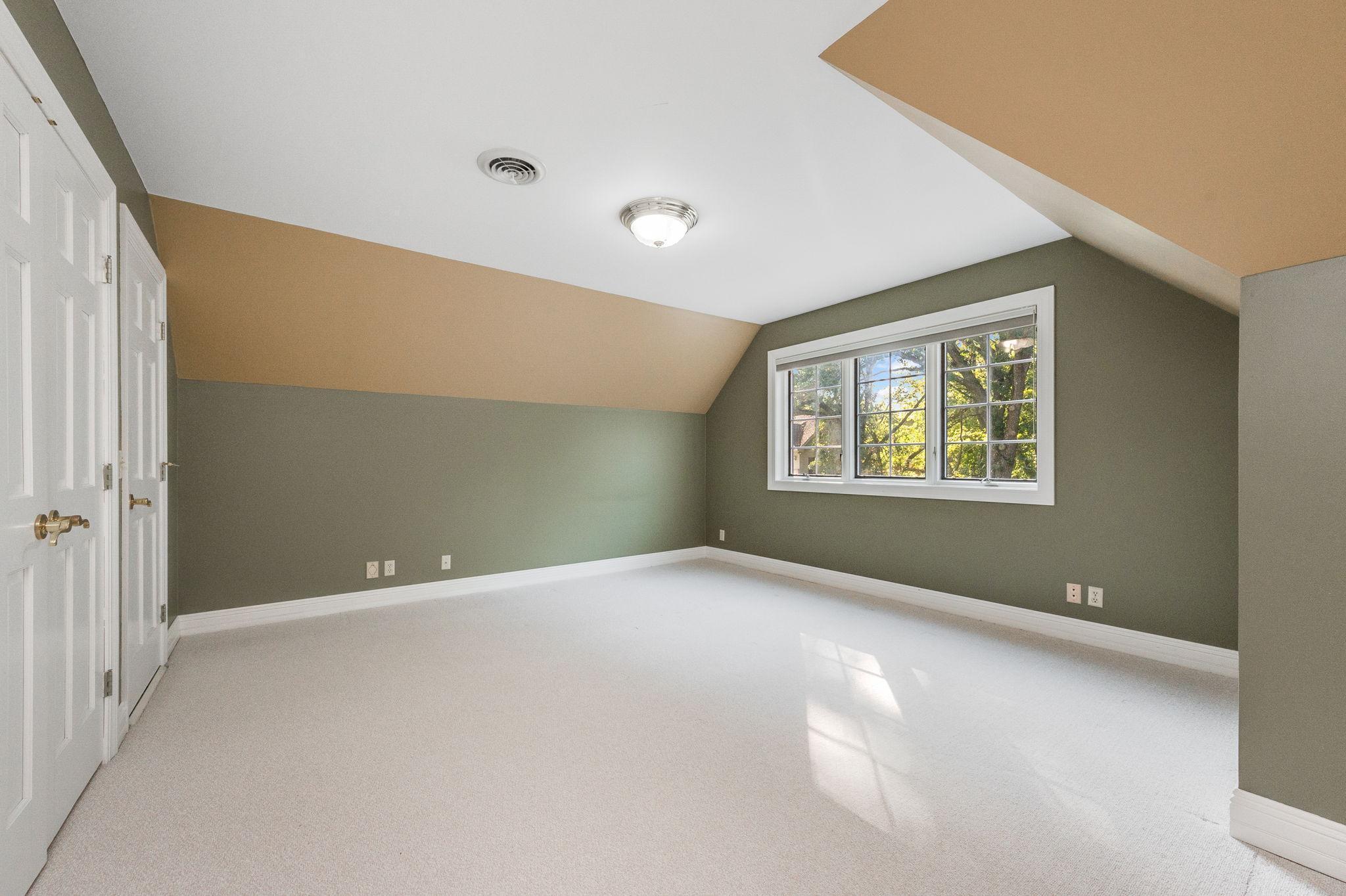 Fairmont, Minnesota, 56031, United States, 5 Bedrooms Bedrooms, ,6 BathroomsBathrooms,Residential,Active,1953012