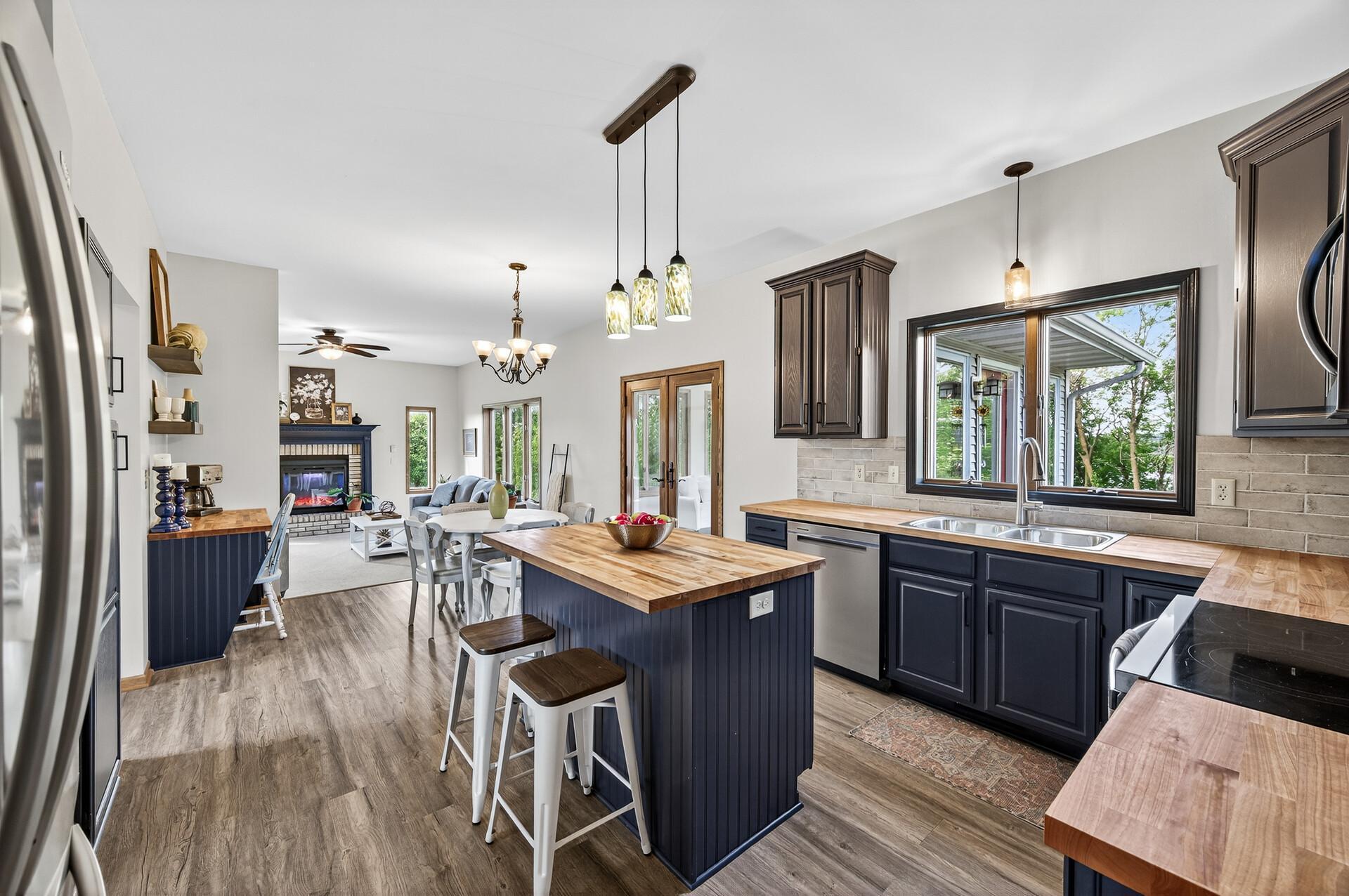 Lindstrom, Minnesota, 55045, United States, 5 Bedrooms Bedrooms, ,4 BathroomsBathrooms,Residential,Active,1920250