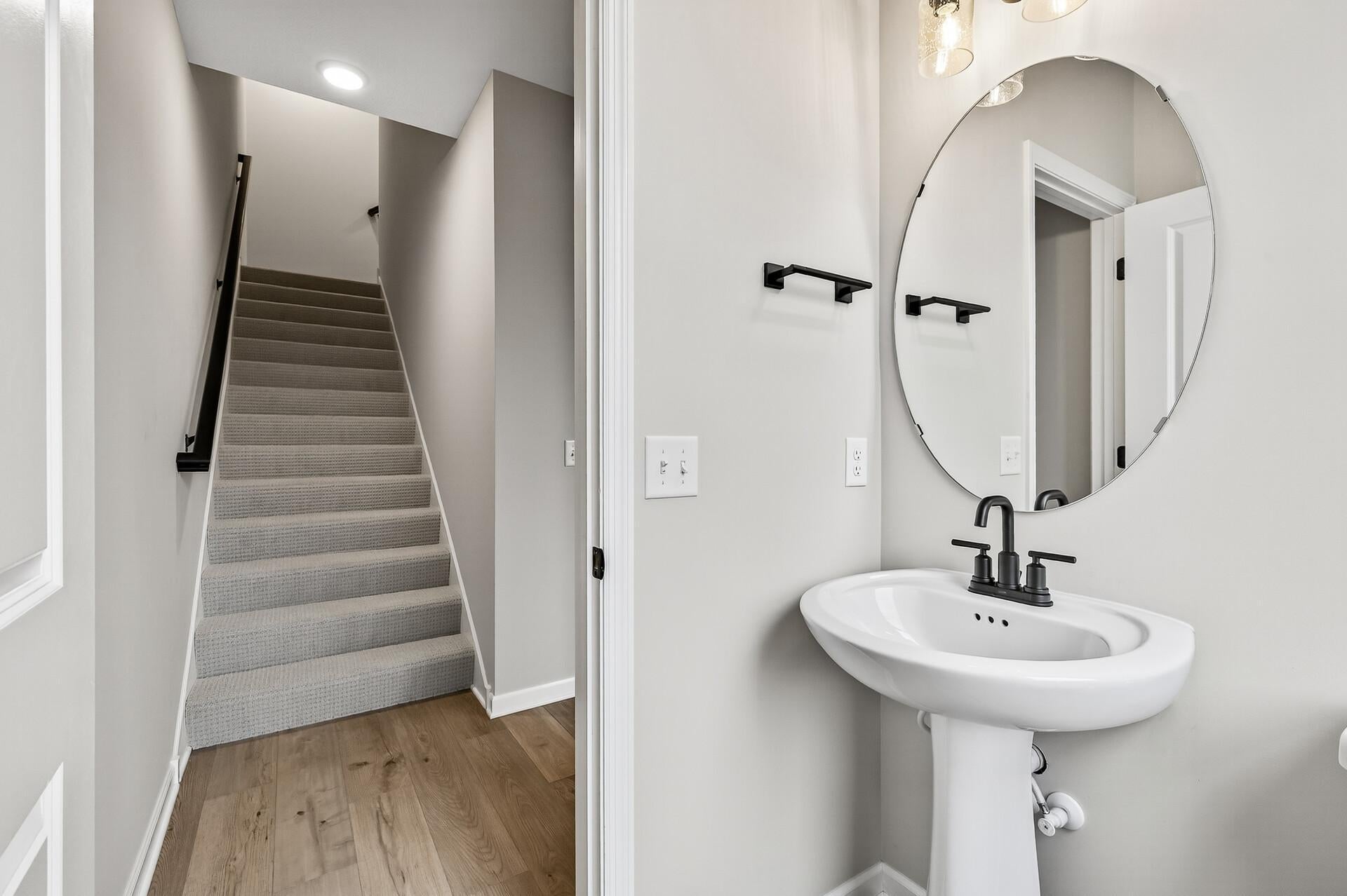 Saint Paul, Minnesota, 55116, United States, 4 Bedrooms Bedrooms, ,4 BathroomsBathrooms,Residential,Active,2003561