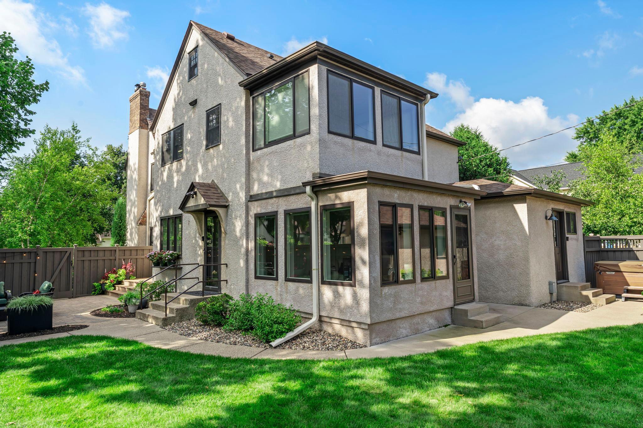 Saint Paul, Minnesota, 55116, United States, 4 Bedrooms Bedrooms, ,4 BathroomsBathrooms,Residential,Pending,1941368