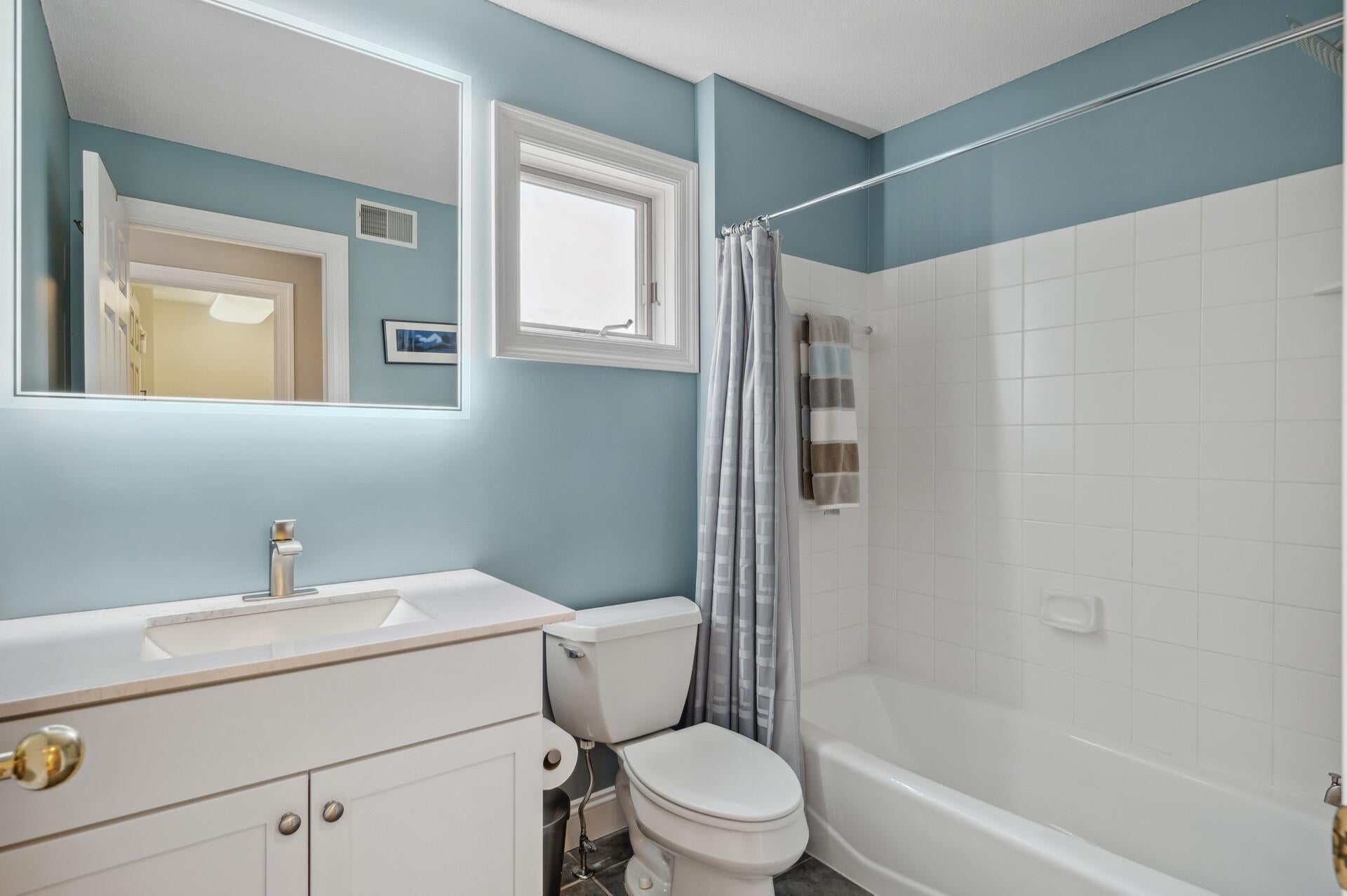 Minneapolis, Minnesota, 55401, United States, 4 Bedrooms Bedrooms, ,4 BathroomsBathrooms,Residential,Active,2003546