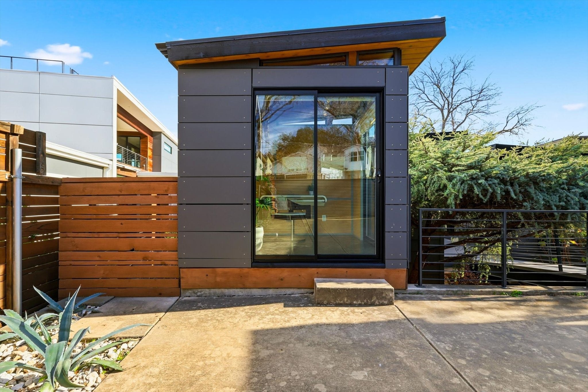 Dallas, Texas, 75218, United States, 3 Bedrooms Bedrooms, ,2 BathroomsBathrooms,Residential,Active,2010190