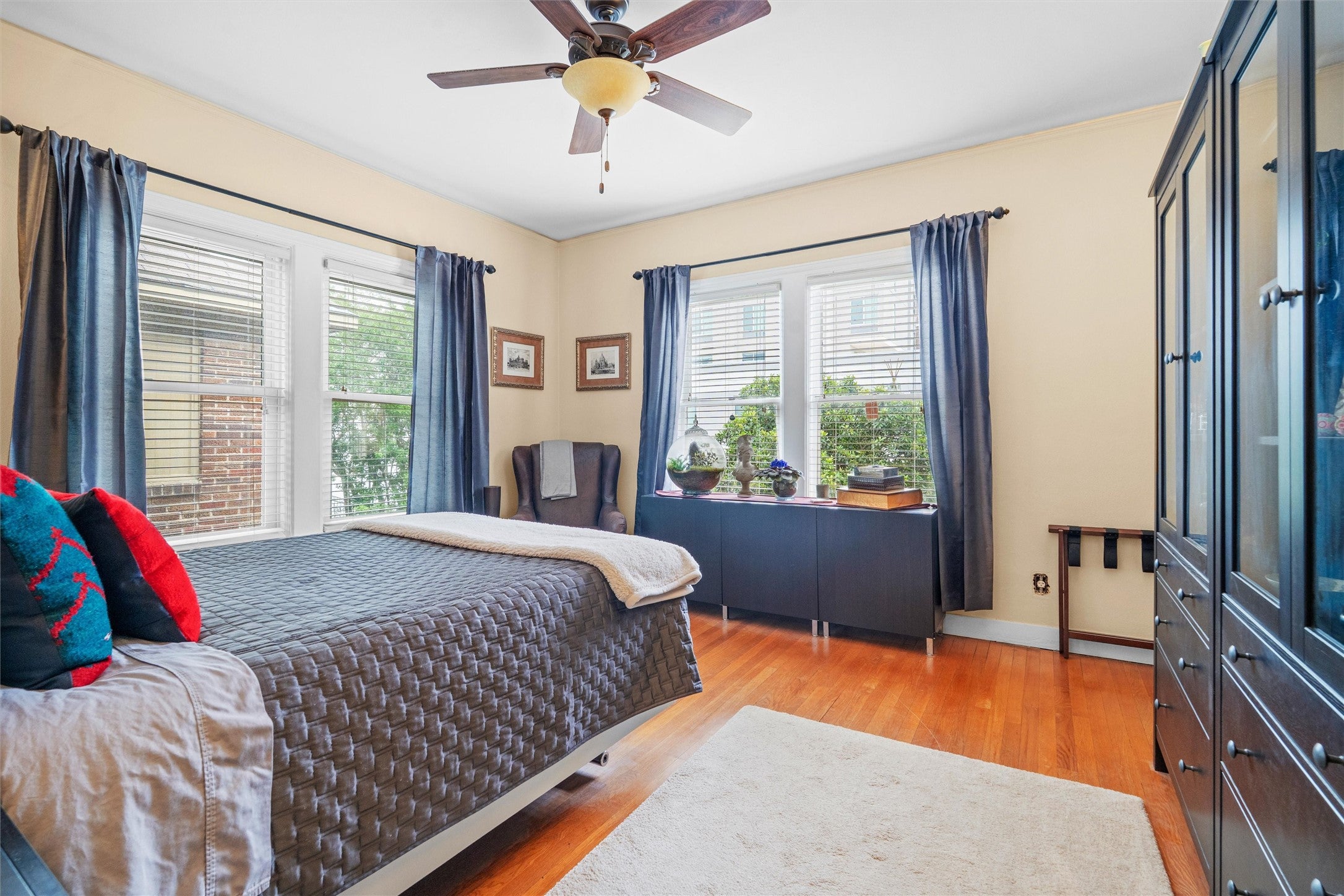 Dallas, Texas, 75219, United States, 6 Bedrooms Bedrooms, ,2 BathroomsBathrooms,Residential,Active,1808211