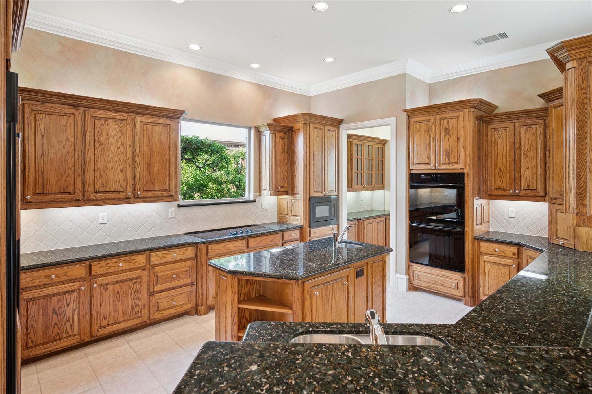 Plano, Texas, 75024, United States, 4 Bedrooms Bedrooms, ,5 BathroomsBathrooms,Residential,Active,1936400
