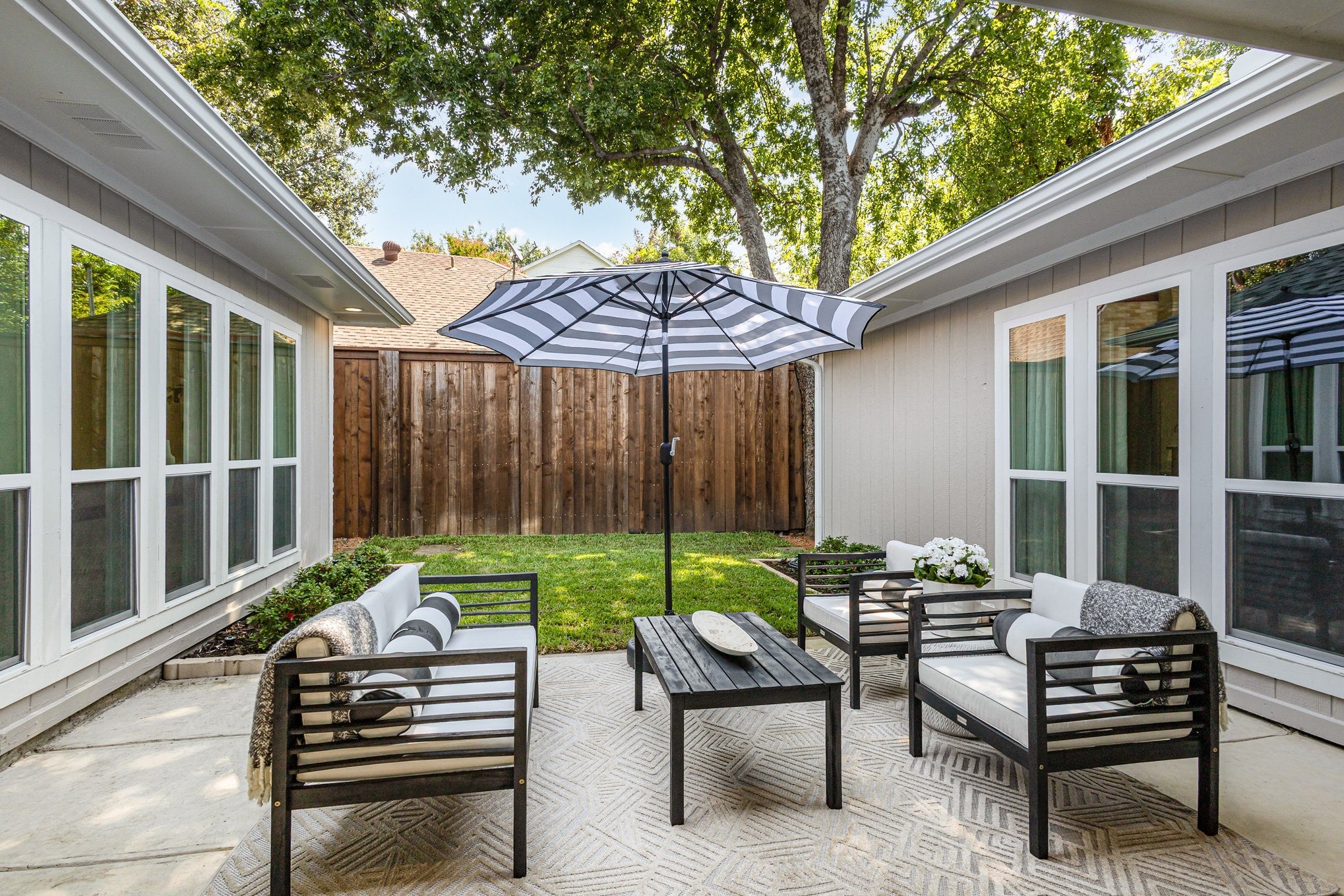 Dallas, Texas, 75214, United States, 4 Bedrooms Bedrooms, ,4 BathroomsBathrooms,Residential,Active,1909628