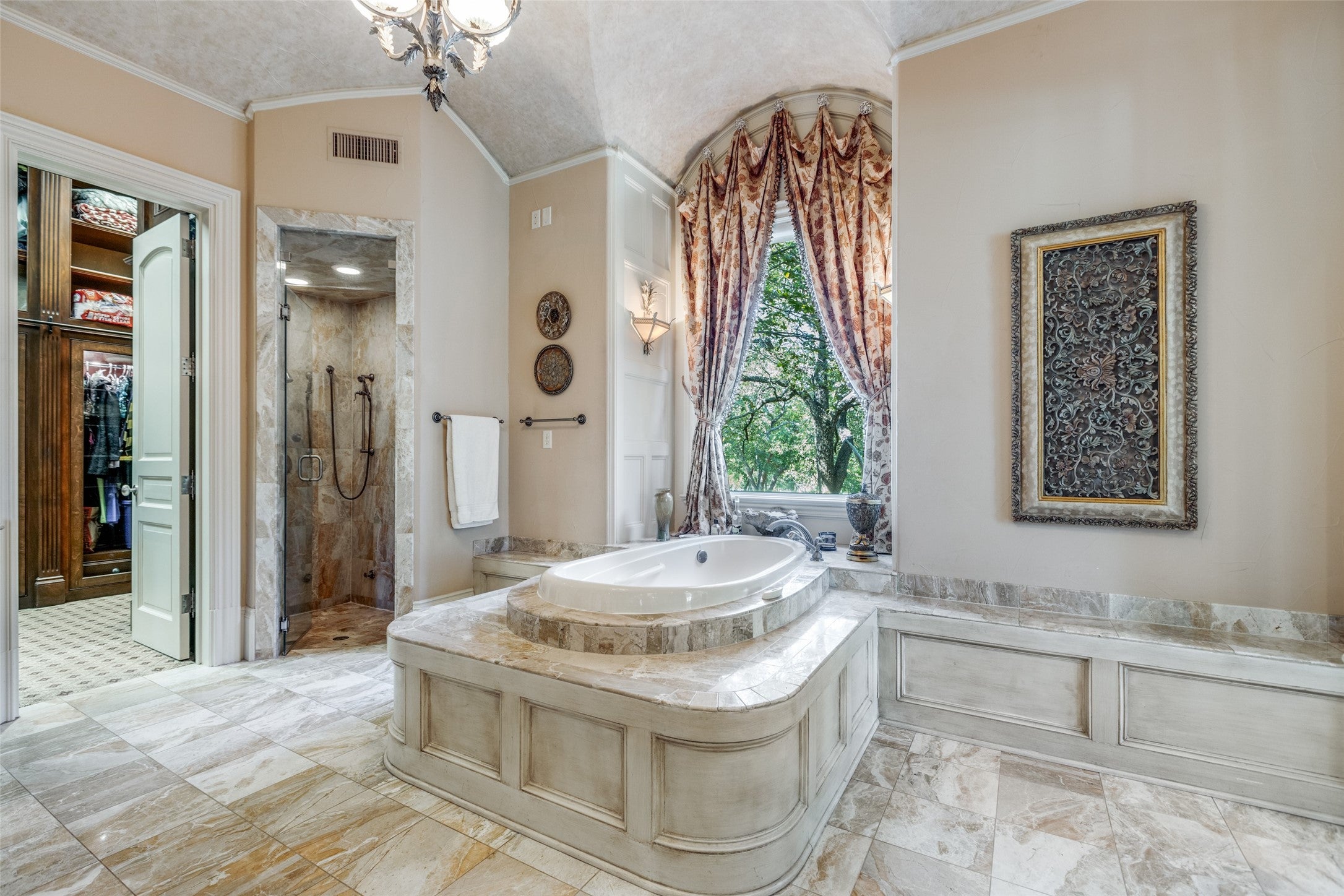 Pilot Point, Texas, 76258, United States, 6 Bedrooms Bedrooms, ,8 BathroomsBathrooms,Residential,Active,1953394