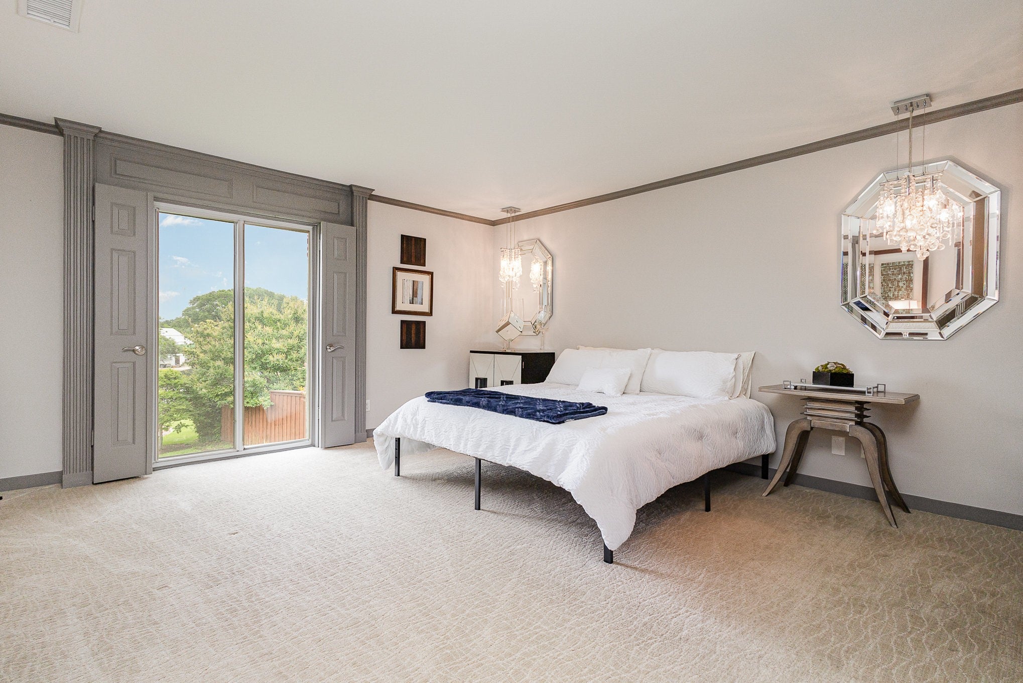 Dallas, Texas, 75240, United States, 6 Bedrooms Bedrooms, ,4 BathroomsBathrooms,Residential,Active,1894543