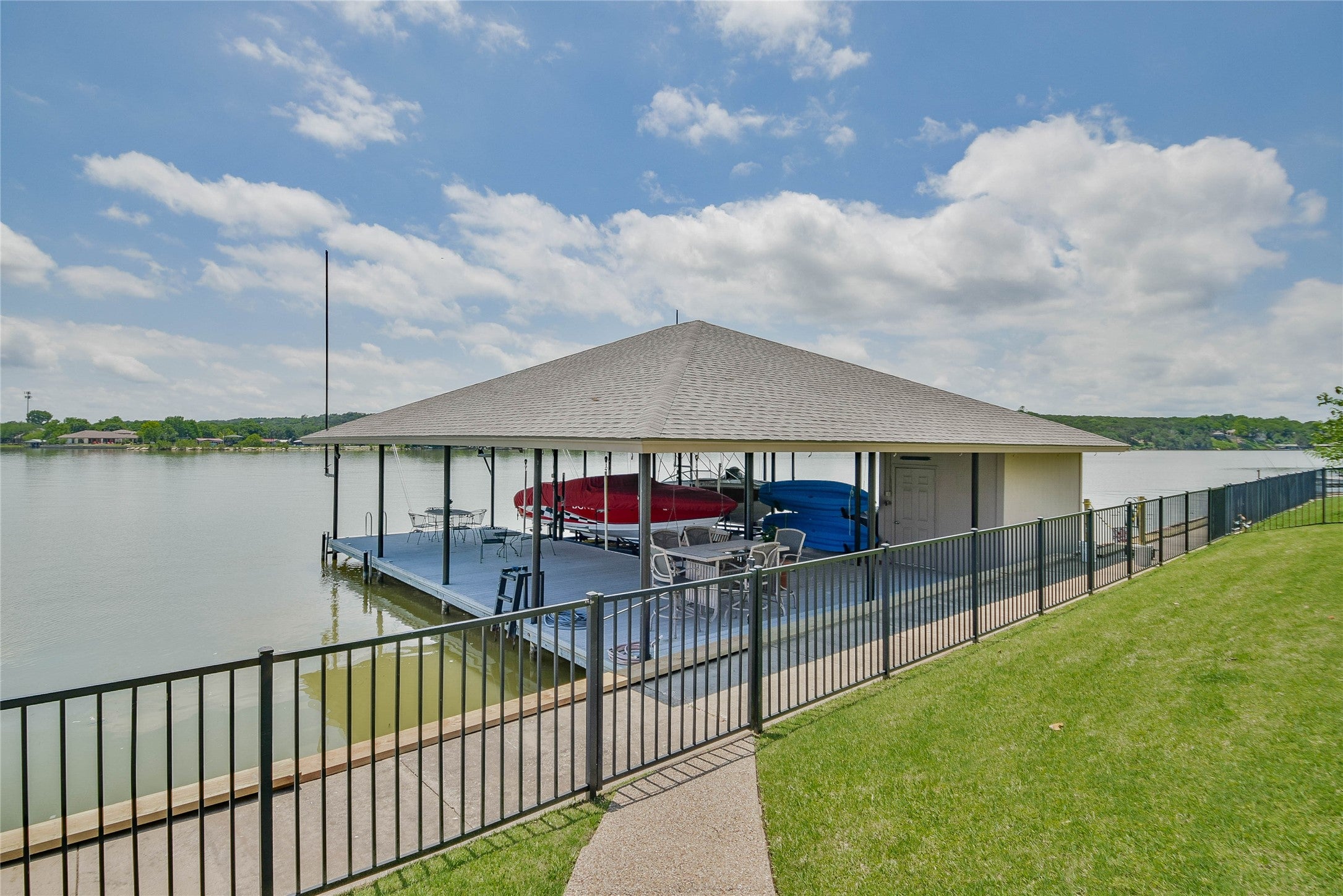 Granbury, Texas, 76048, United States, ,5 BathroomsBathrooms,Residential,Active,1799390