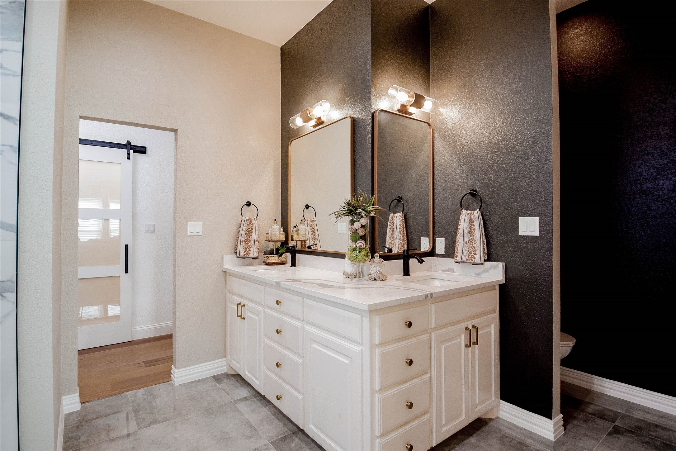 Granbury, Texas, 76048, United States, 3 Bedrooms Bedrooms, ,3 BathroomsBathrooms,Residential,Active,1988467