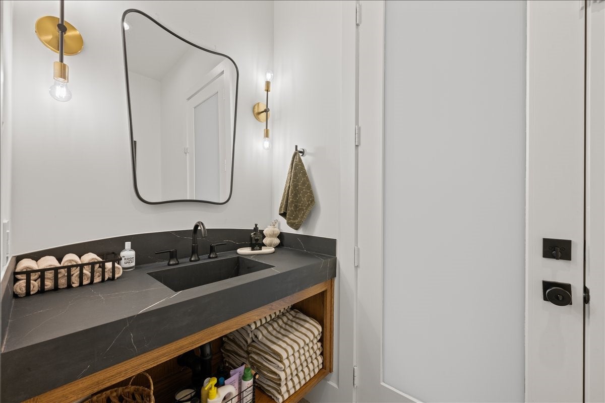 Dallas, Texas, 75206, United States, 4 Bedrooms Bedrooms, ,5 BathroomsBathrooms,Residential,Active,1967298