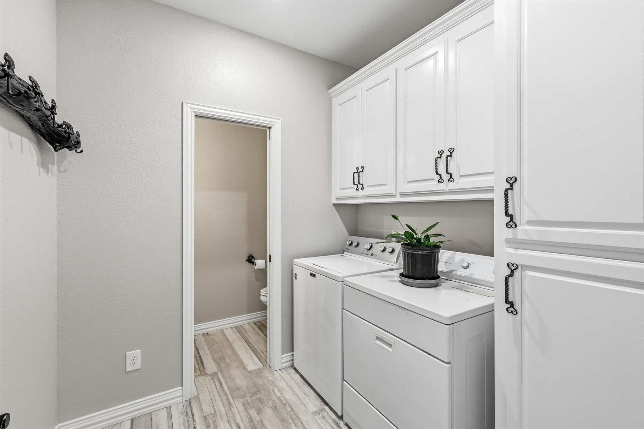 Graham, Texas, 76450, United States, 4 Bedrooms Bedrooms, ,4 BathroomsBathrooms,Residential,Active,2017097