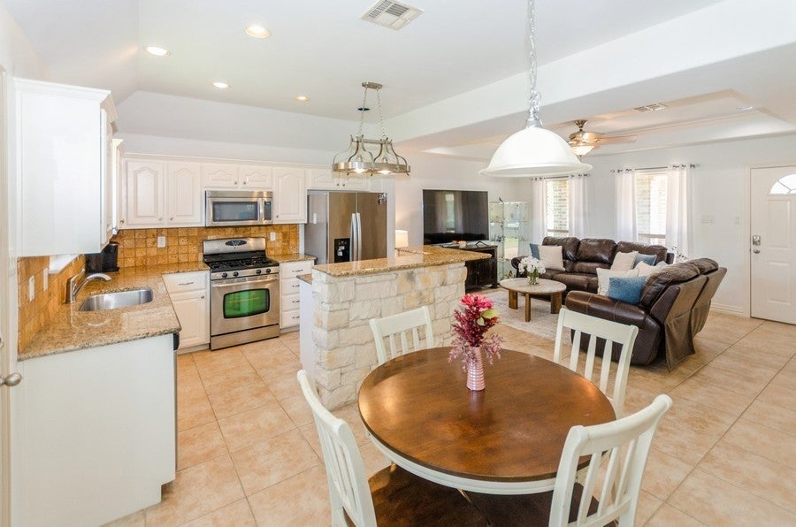 Rockwall, Texas, 75032, United States, 5 Bedrooms Bedrooms, ,4 BathroomsBathrooms,Residential,Active,1936444