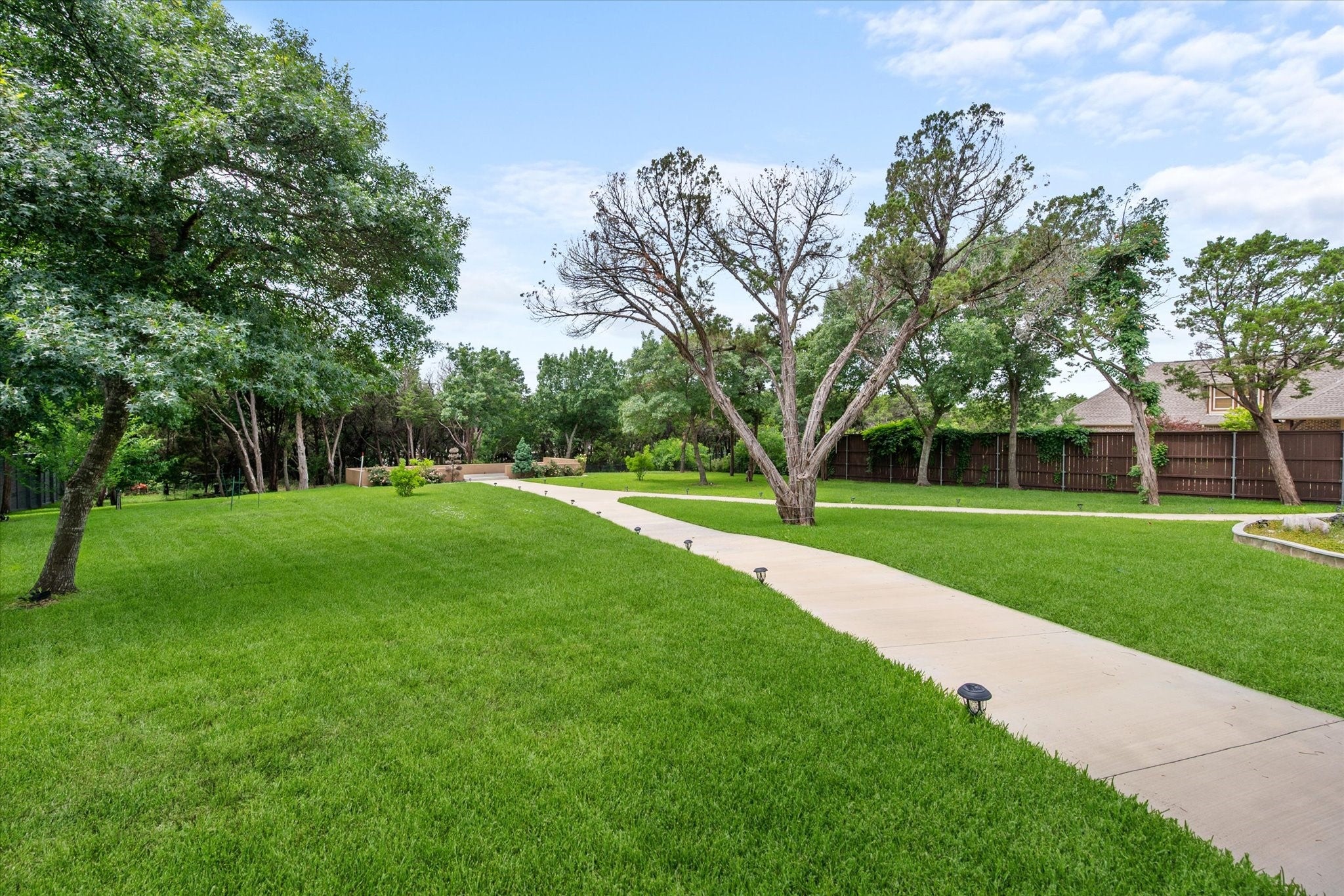 Cedar Hill, Texas, 75104, United States, 6 Bedrooms Bedrooms, ,8 BathroomsBathrooms,Residential,Active,1964299